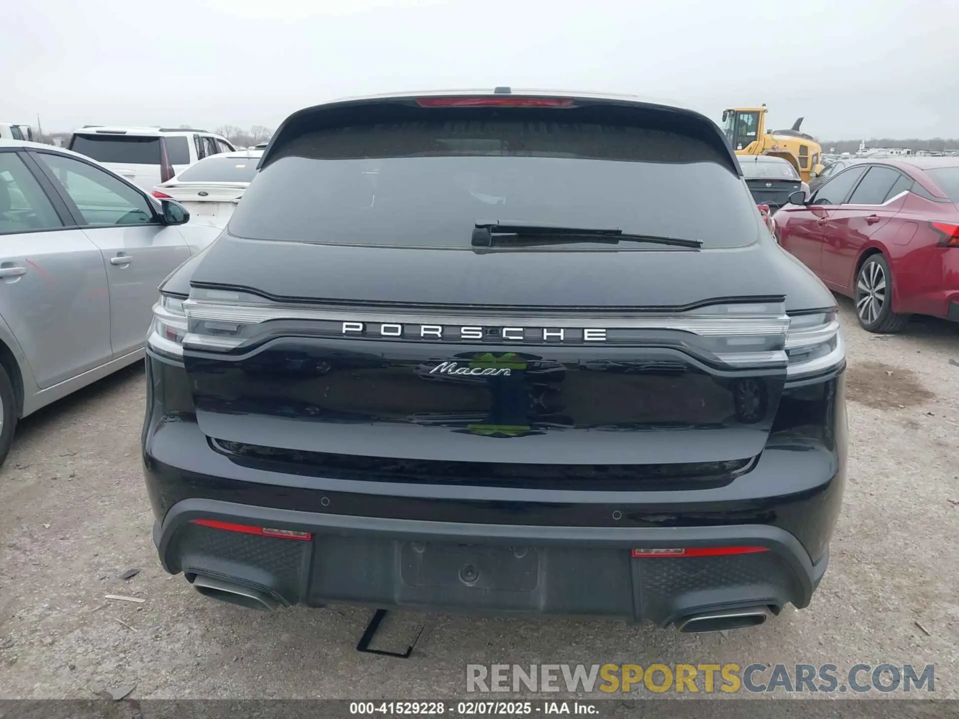 16 Photograph of a damaged car WP1AA2A52NLB06879 PORSCHE MACAN 2022