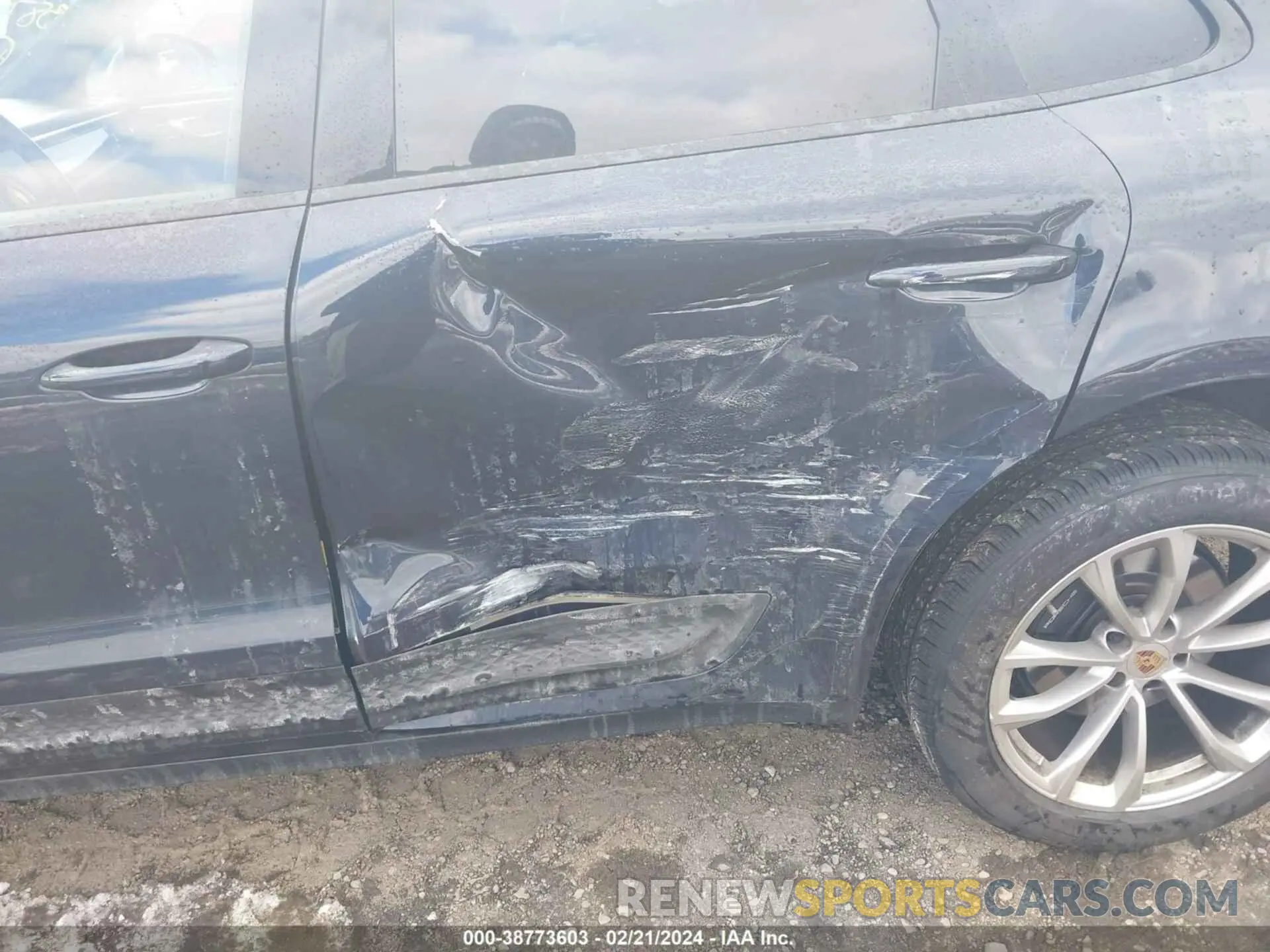 17 Photograph of a damaged car WP1AA2A53NLB02842 PORSCHE MACAN 2022
