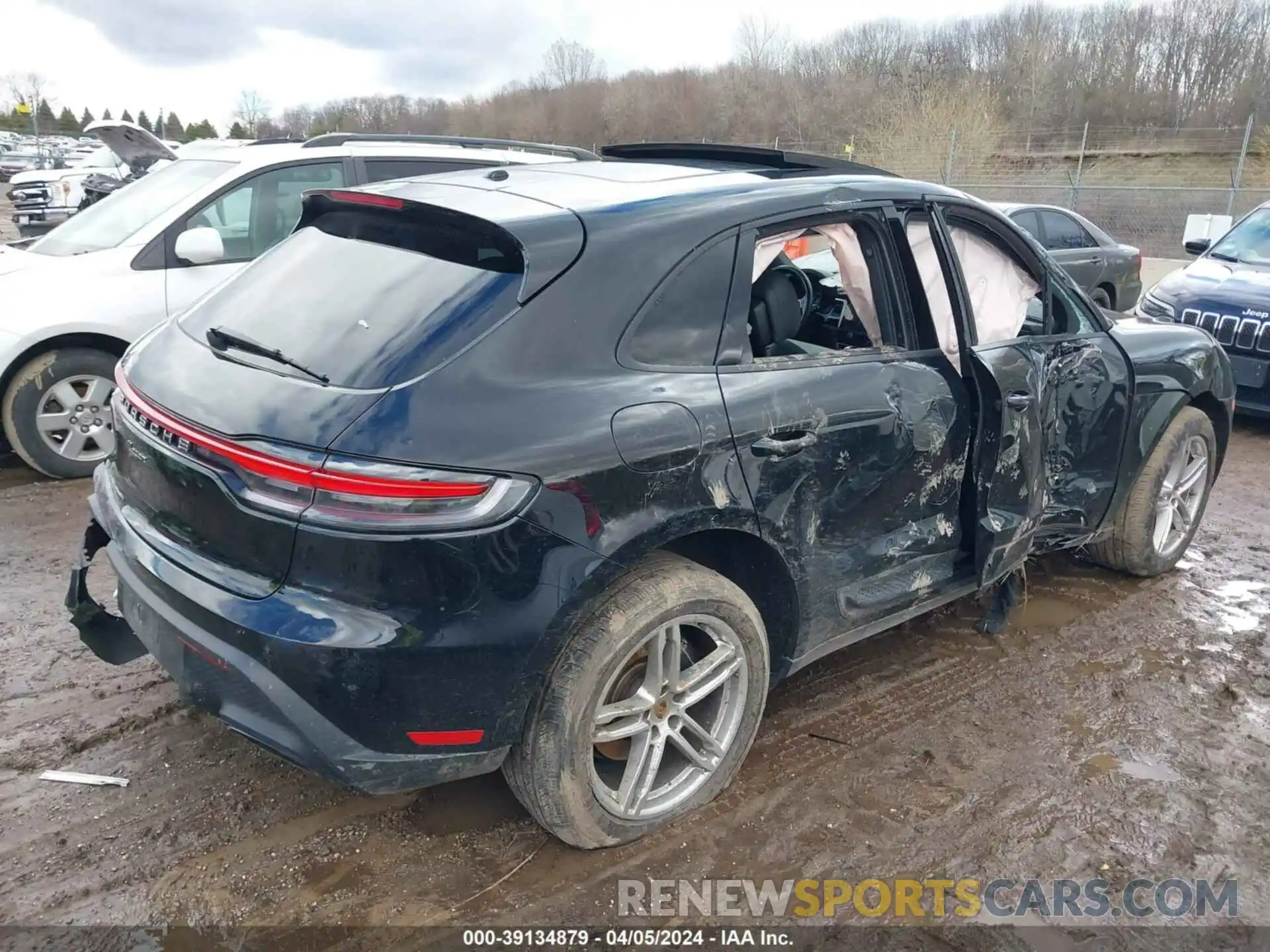 4 Photograph of a damaged car WP1AA2A53NLB03621 PORSCHE MACAN 2022