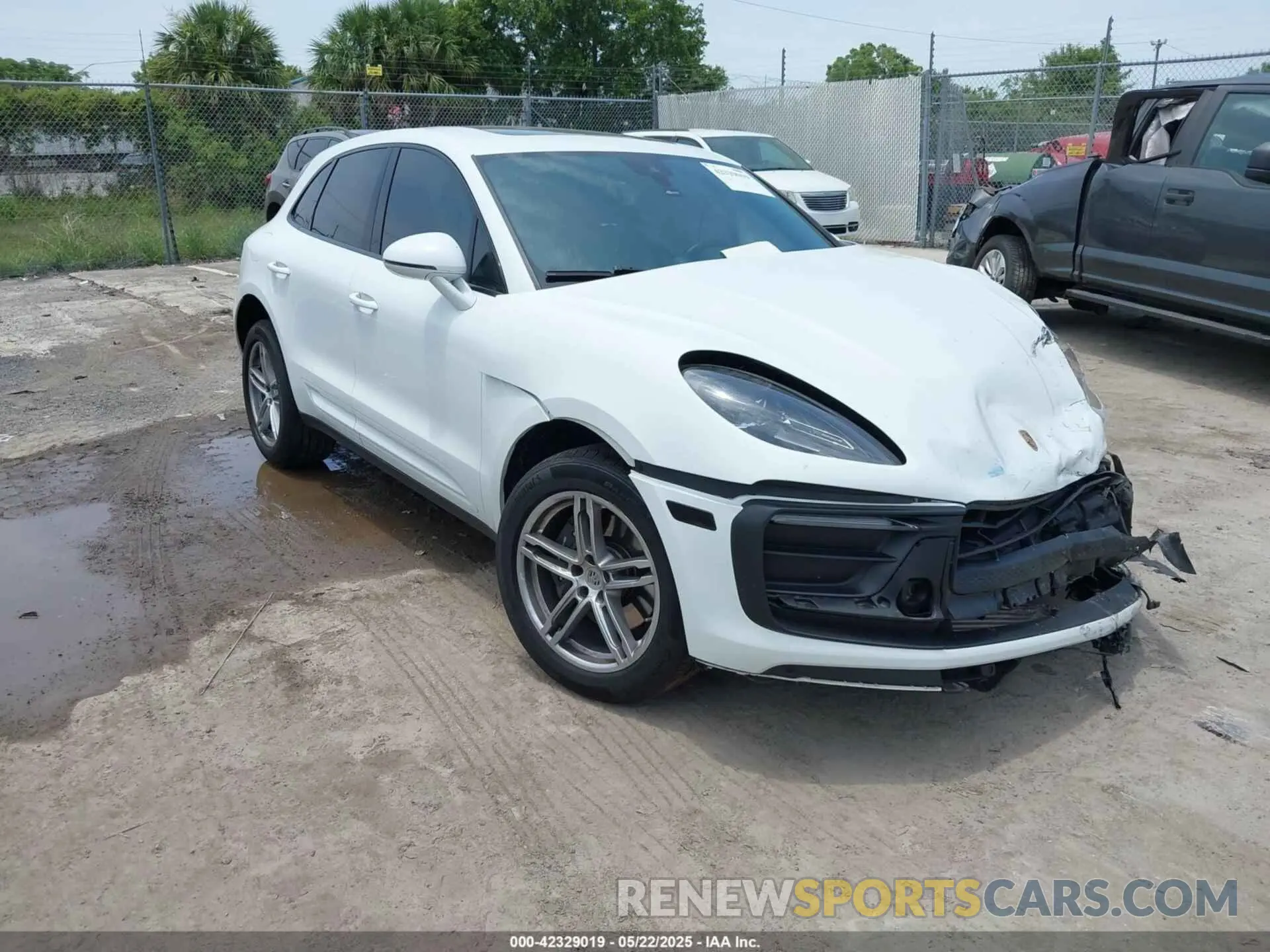 1 Photograph of a damaged car WP1AA2A54NLB07869 PORSCHE MACAN 2022