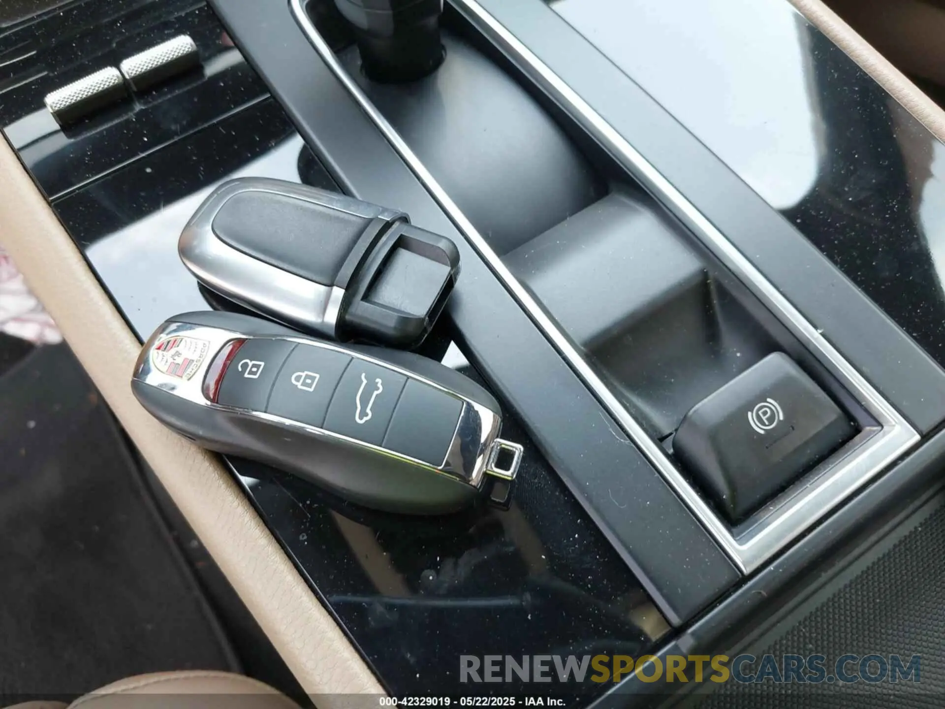 11 Photograph of a damaged car WP1AA2A54NLB07869 PORSCHE MACAN 2022
