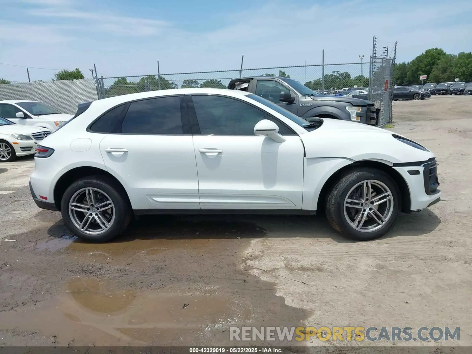 13 Photograph of a damaged car WP1AA2A54NLB07869 PORSCHE MACAN 2022