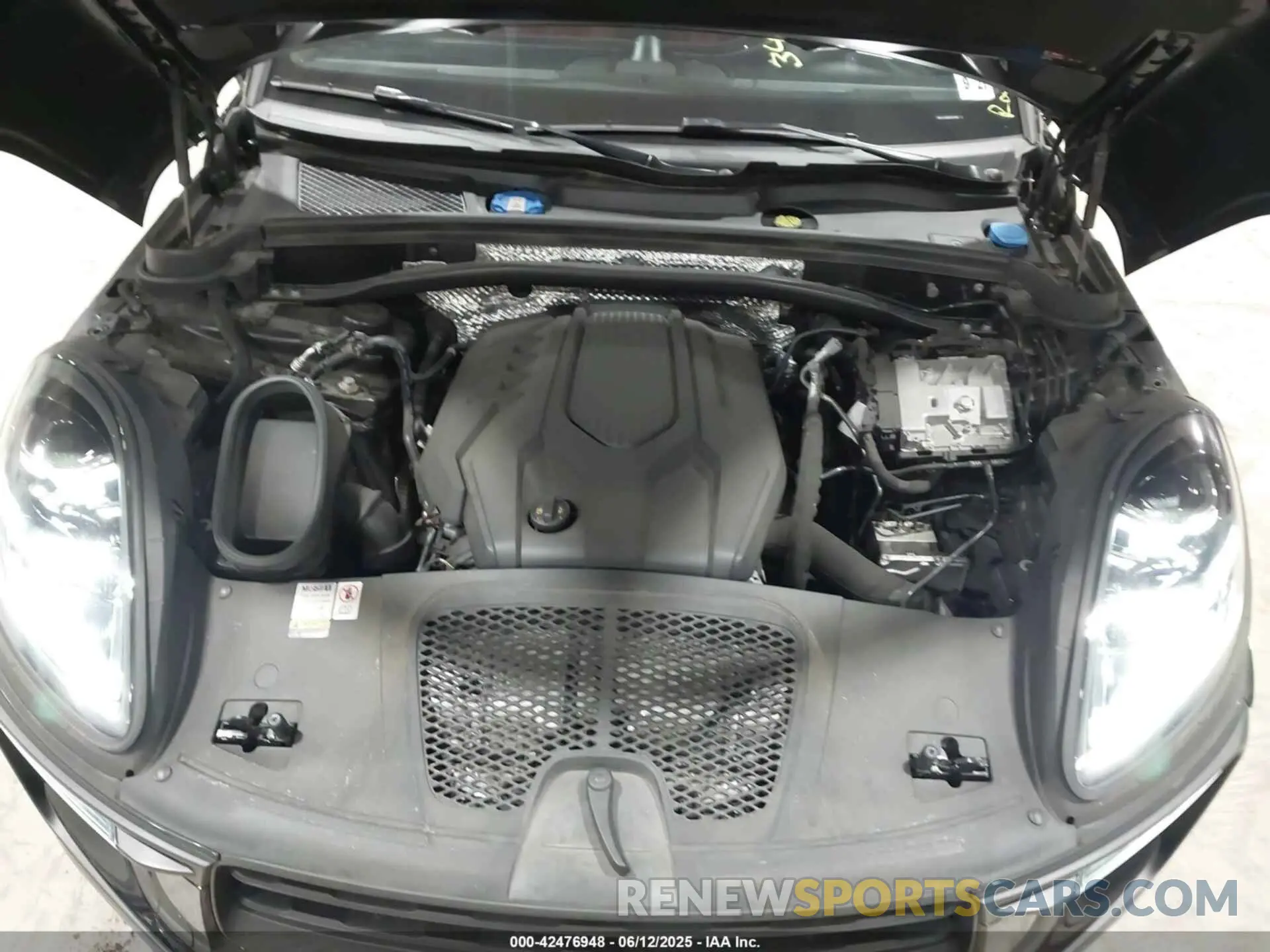 10 Photograph of a damaged car WP1AA2A54NLB11338 PORSCHE MACAN 2022