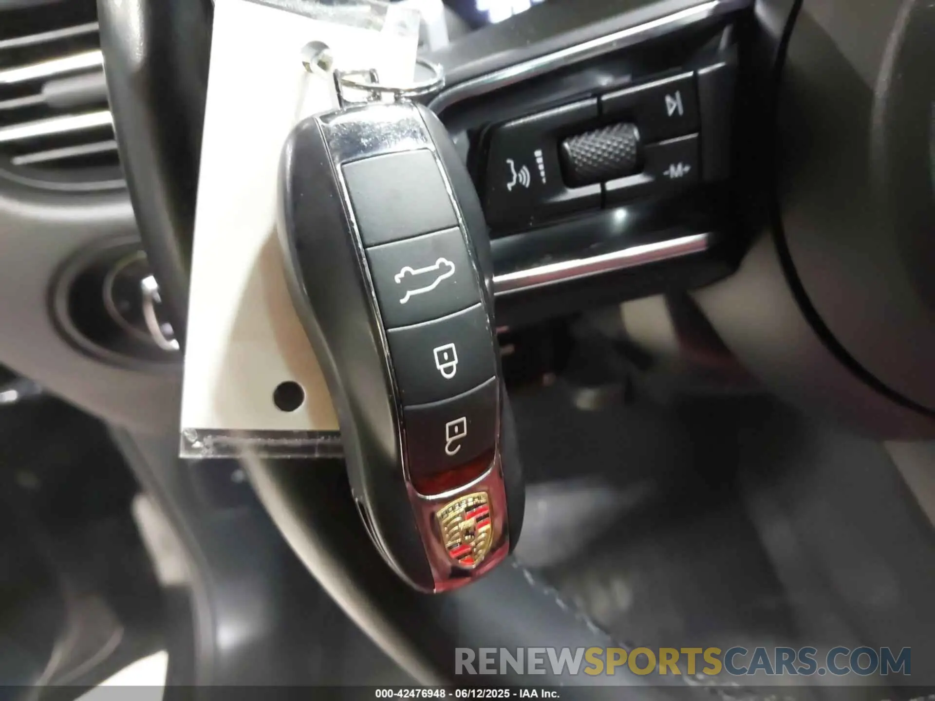 11 Photograph of a damaged car WP1AA2A54NLB11338 PORSCHE MACAN 2022
