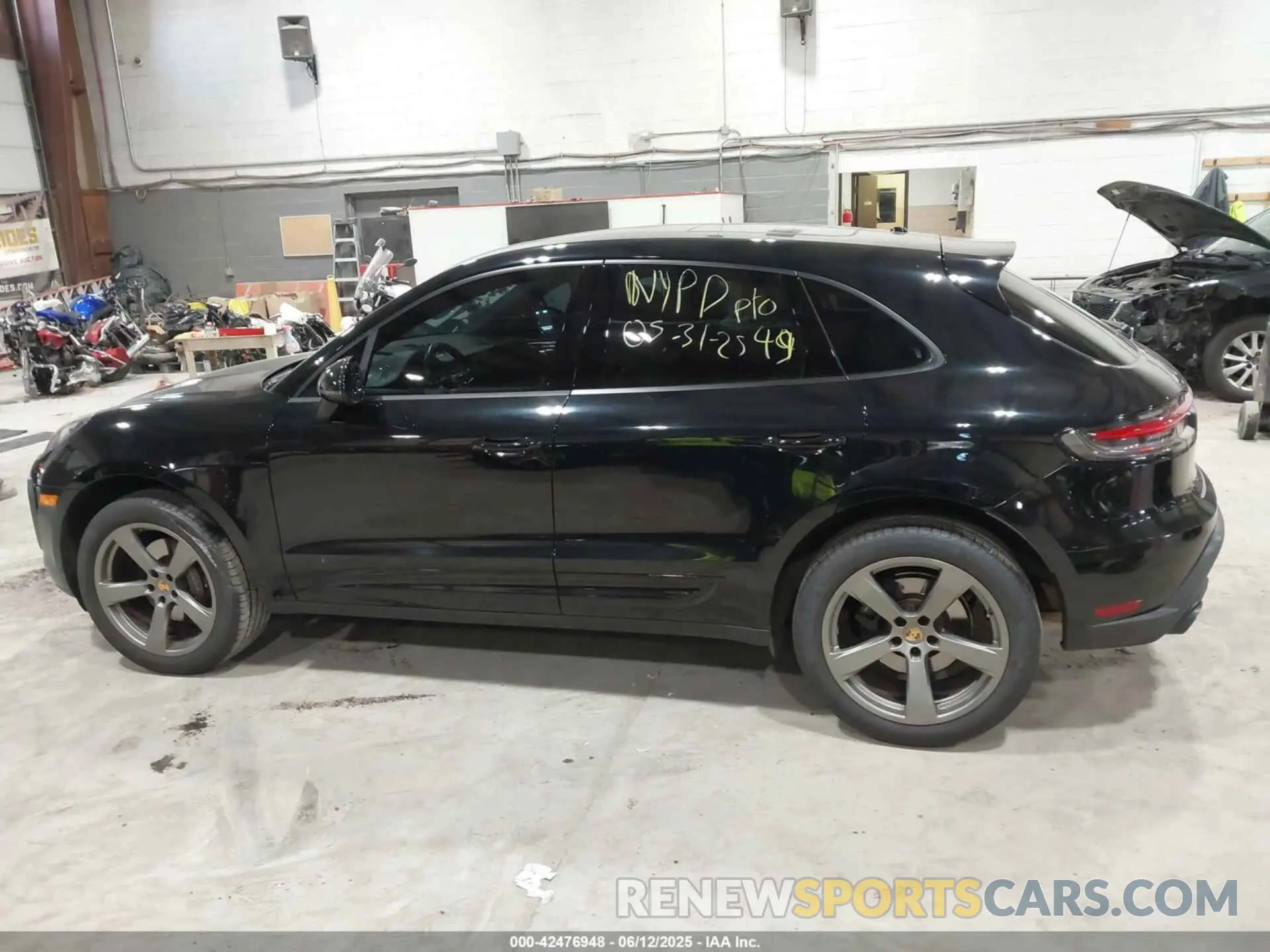 14 Photograph of a damaged car WP1AA2A54NLB11338 PORSCHE MACAN 2022