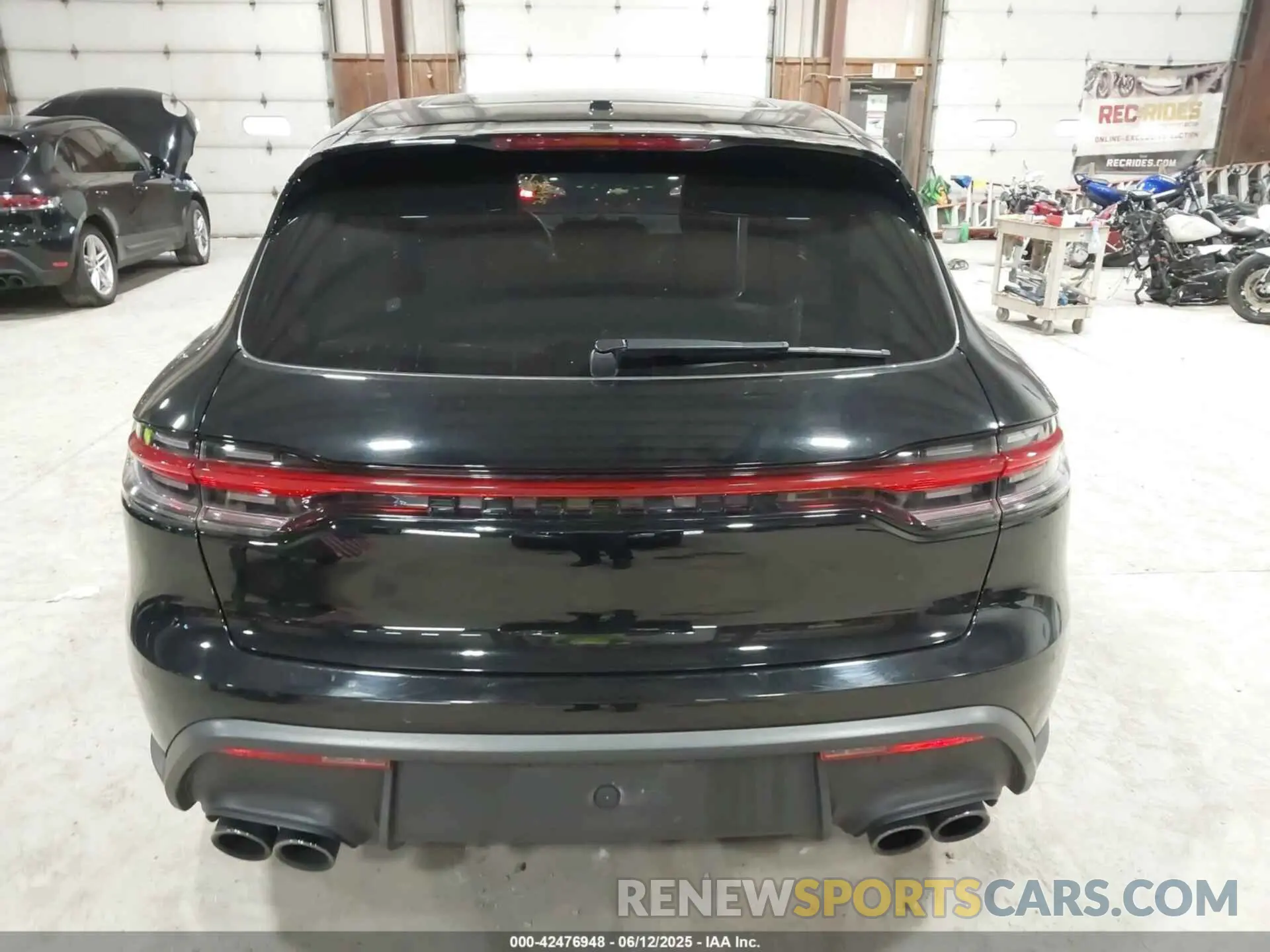 16 Photograph of a damaged car WP1AA2A54NLB11338 PORSCHE MACAN 2022