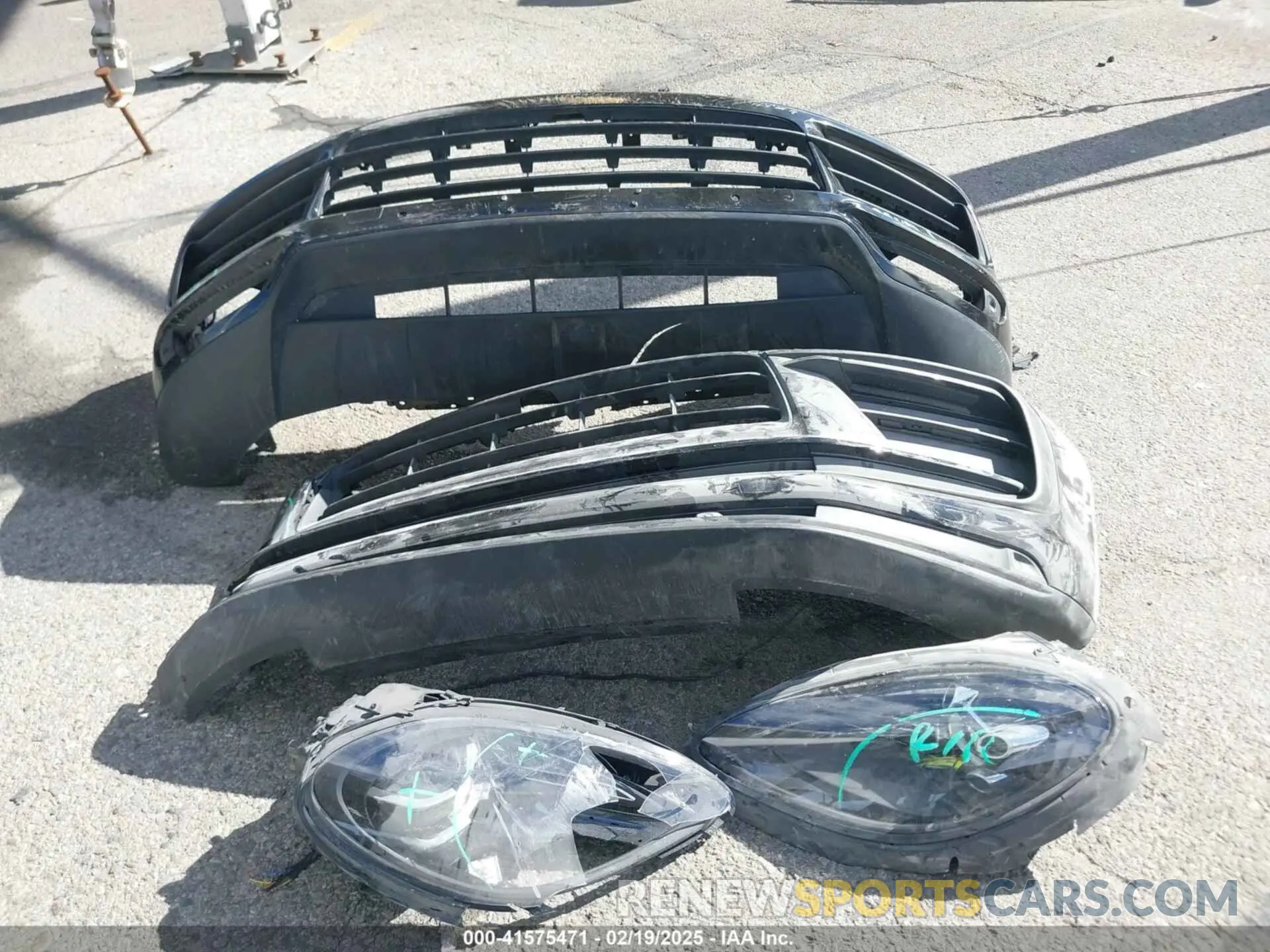 12 Photograph of a damaged car WP1AA2A56NLB01345 PORSCHE MACAN 2022