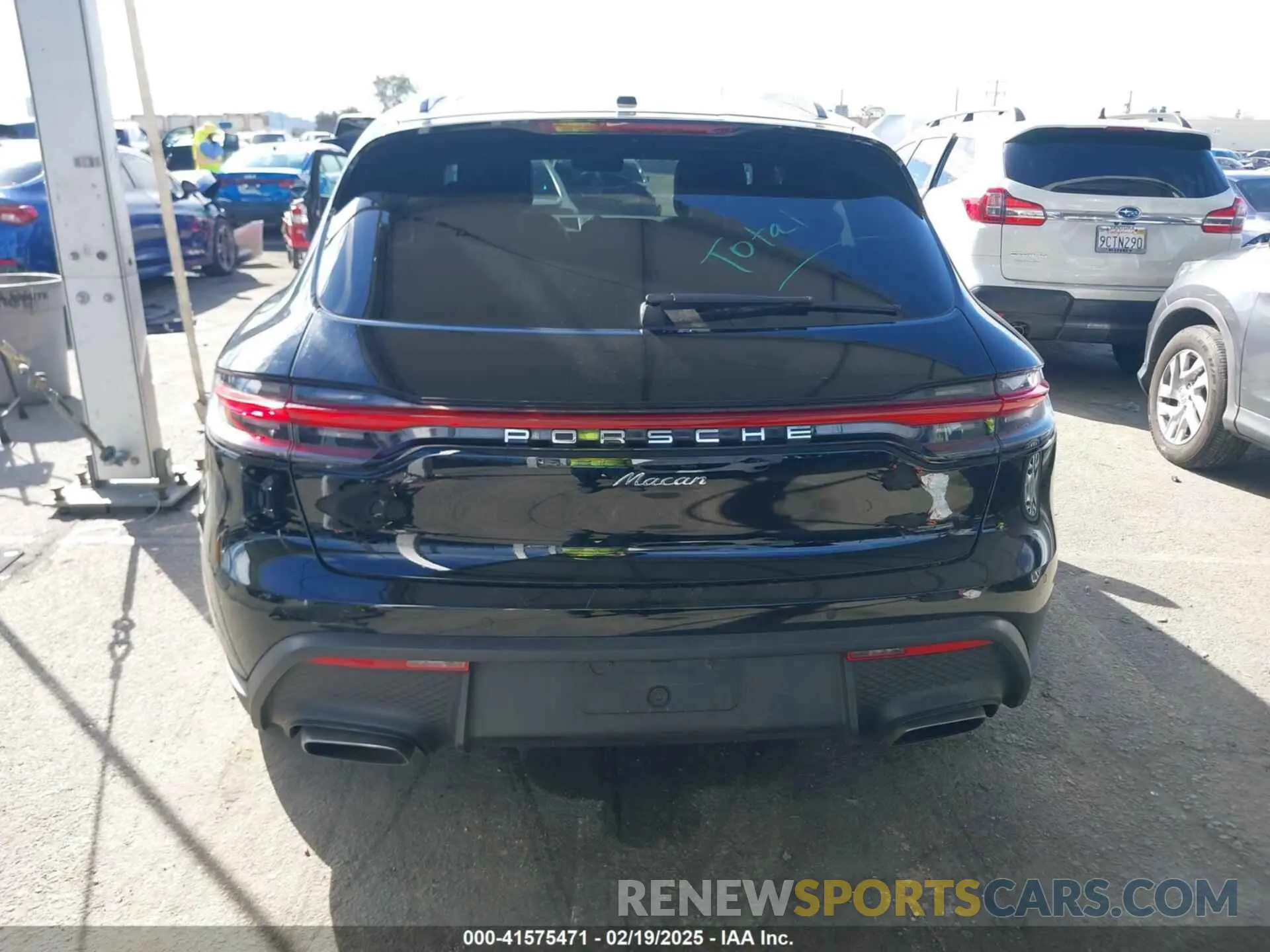 17 Photograph of a damaged car WP1AA2A56NLB01345 PORSCHE MACAN 2022