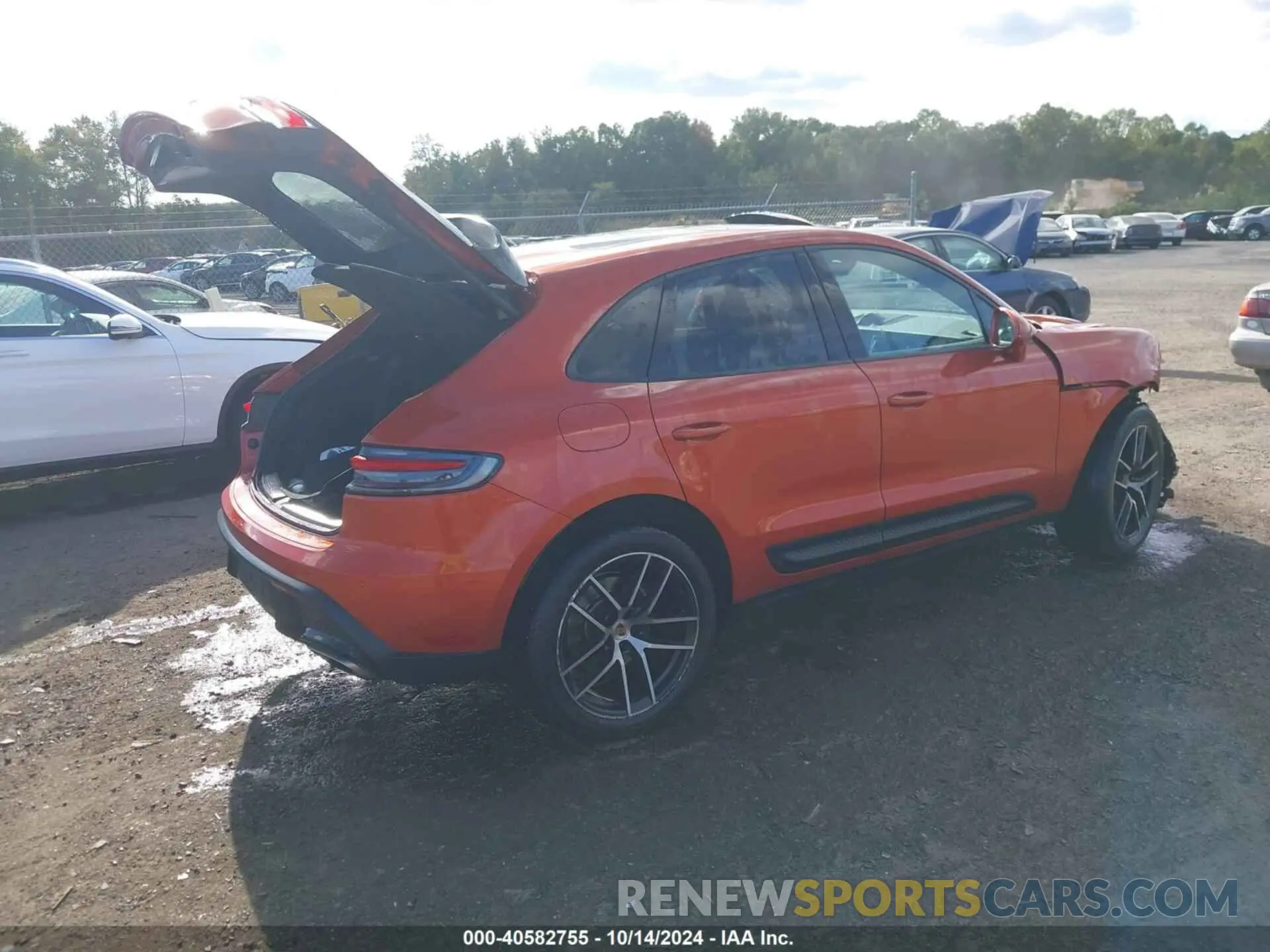 4 Photograph of a damaged car WP1AA2A56NLB02687 PORSCHE MACAN 2022