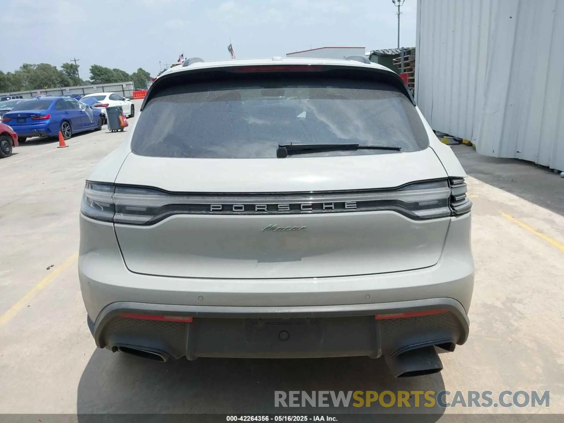 16 Photograph of a damaged car WP1AA2A56NLB11535 PORSCHE MACAN 2022