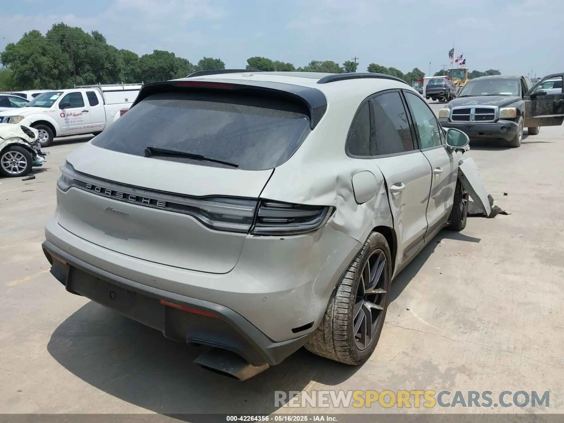 4 Photograph of a damaged car WP1AA2A56NLB11535 PORSCHE MACAN 2022