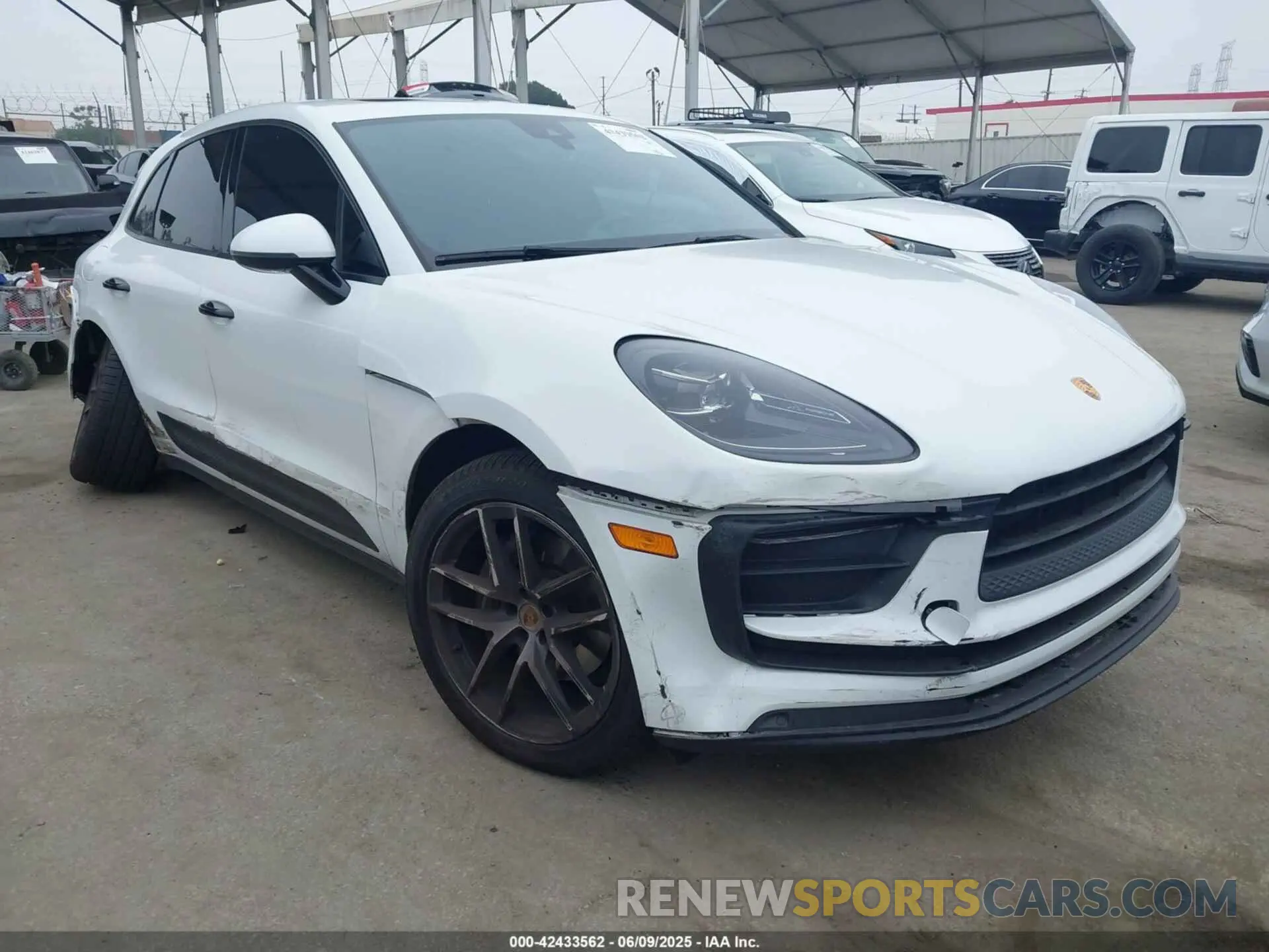 1 Photograph of a damaged car WP1AA2A58NLB06272 PORSCHE MACAN 2022