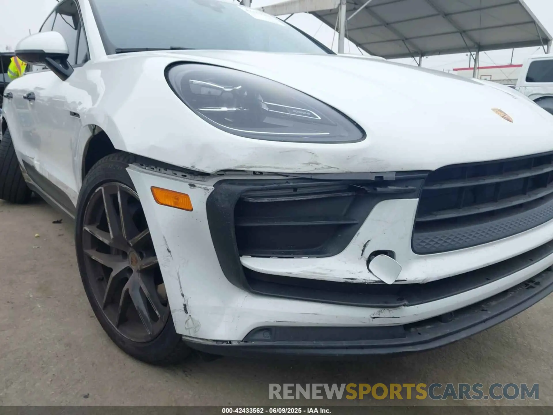 19 Photograph of a damaged car WP1AA2A58NLB06272 PORSCHE MACAN 2022