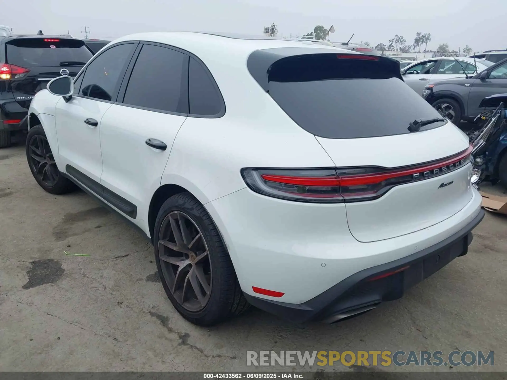 3 Photograph of a damaged car WP1AA2A58NLB06272 PORSCHE MACAN 2022