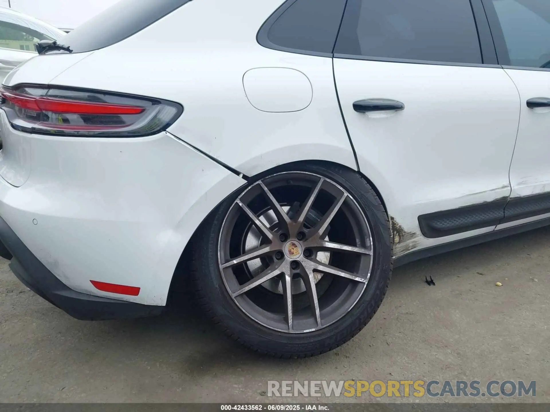 6 Photograph of a damaged car WP1AA2A58NLB06272 PORSCHE MACAN 2022