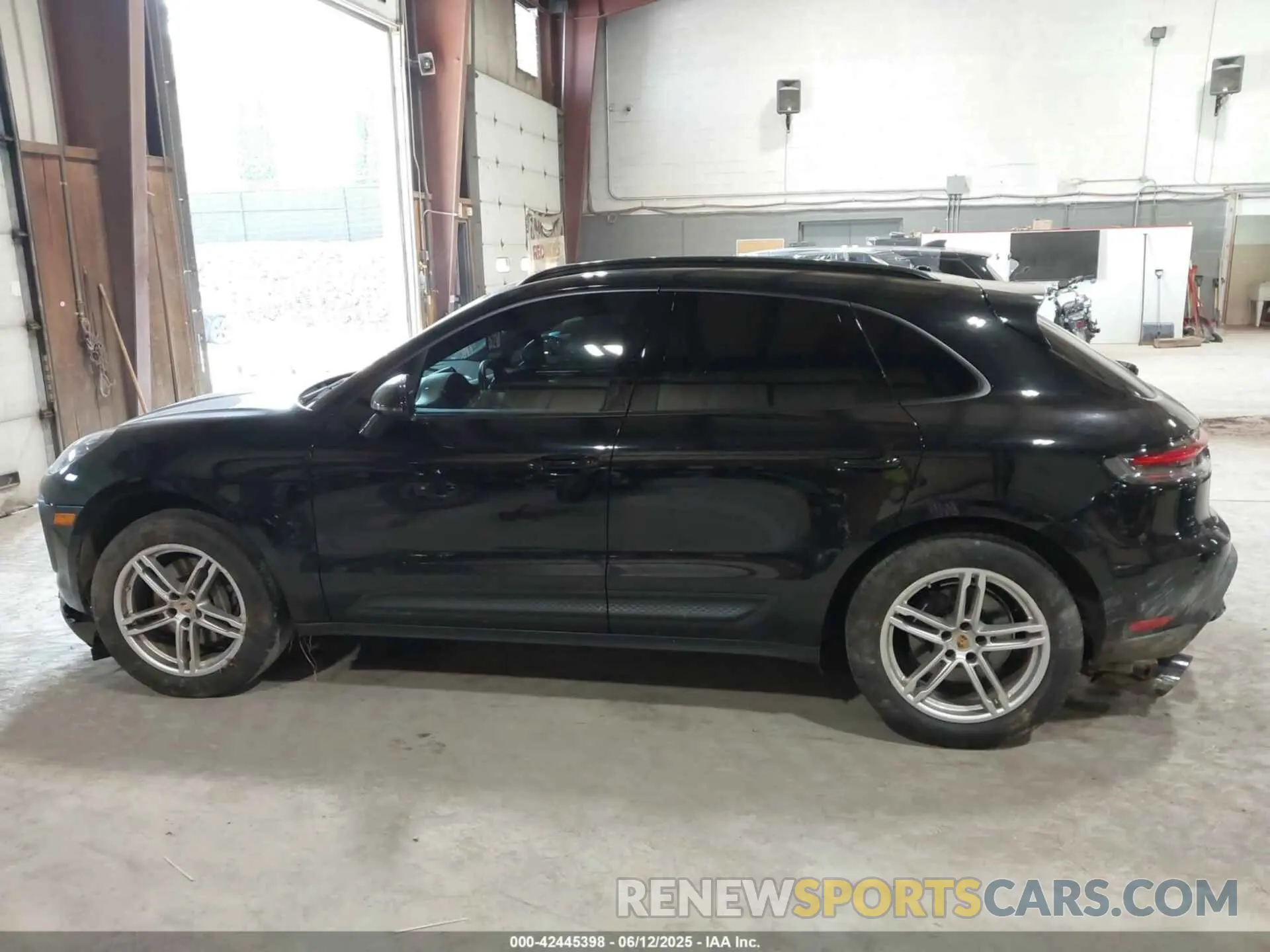 14 Photograph of a damaged car WP1AA2A58NLB11942 PORSCHE MACAN 2022