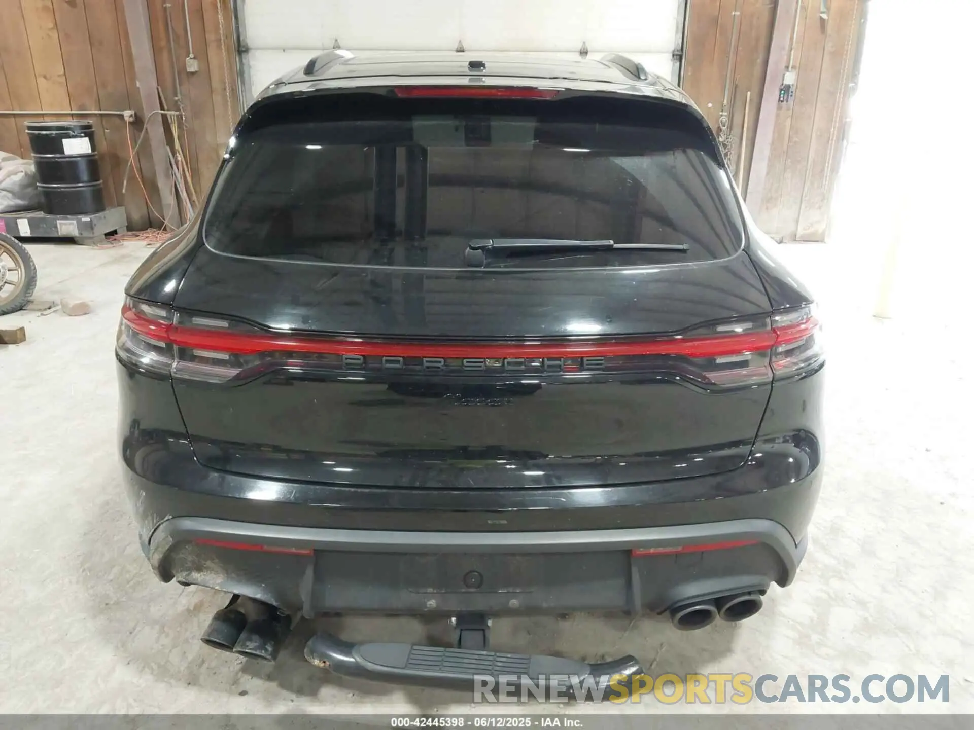 16 Photograph of a damaged car WP1AA2A58NLB11942 PORSCHE MACAN 2022