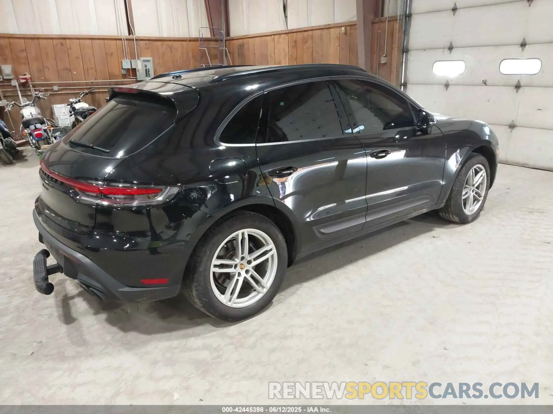 4 Photograph of a damaged car WP1AA2A58NLB11942 PORSCHE MACAN 2022