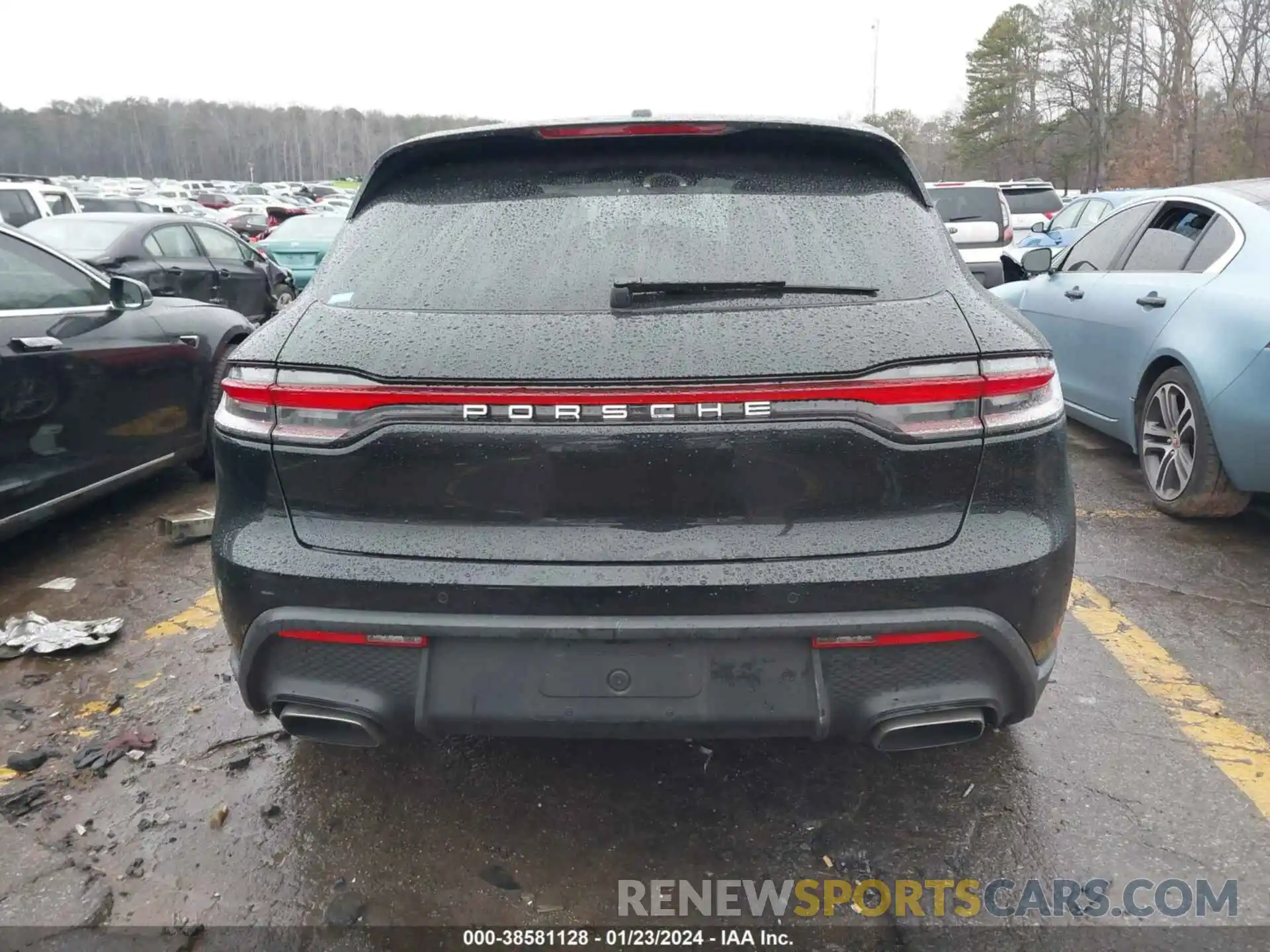 16 Photograph of a damaged car WP1AA2A59NLB01386 PORSCHE MACAN 2022