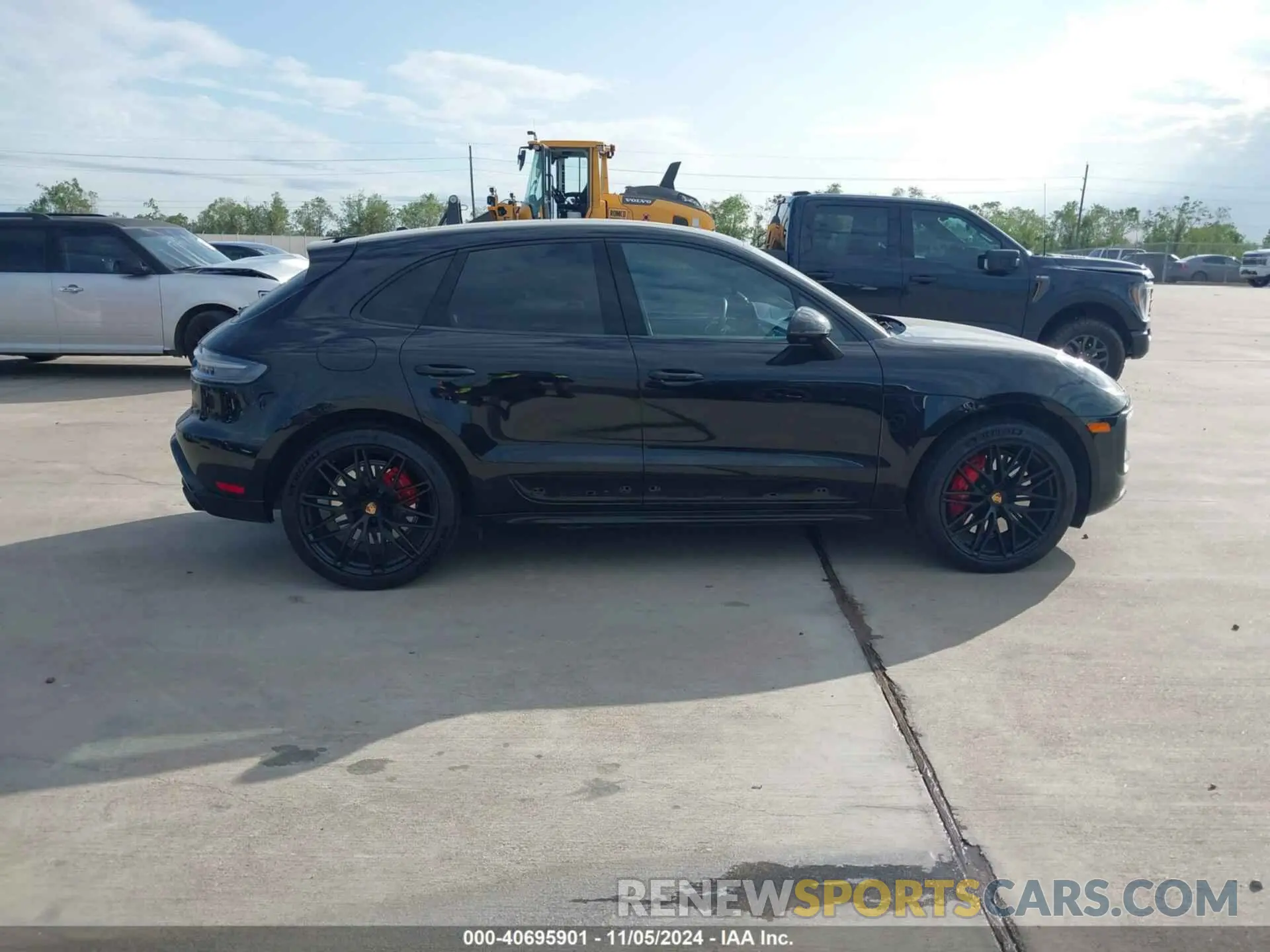 13 Photograph of a damaged car WP1AF2A52NLB32416 PORSCHE MACAN 2022