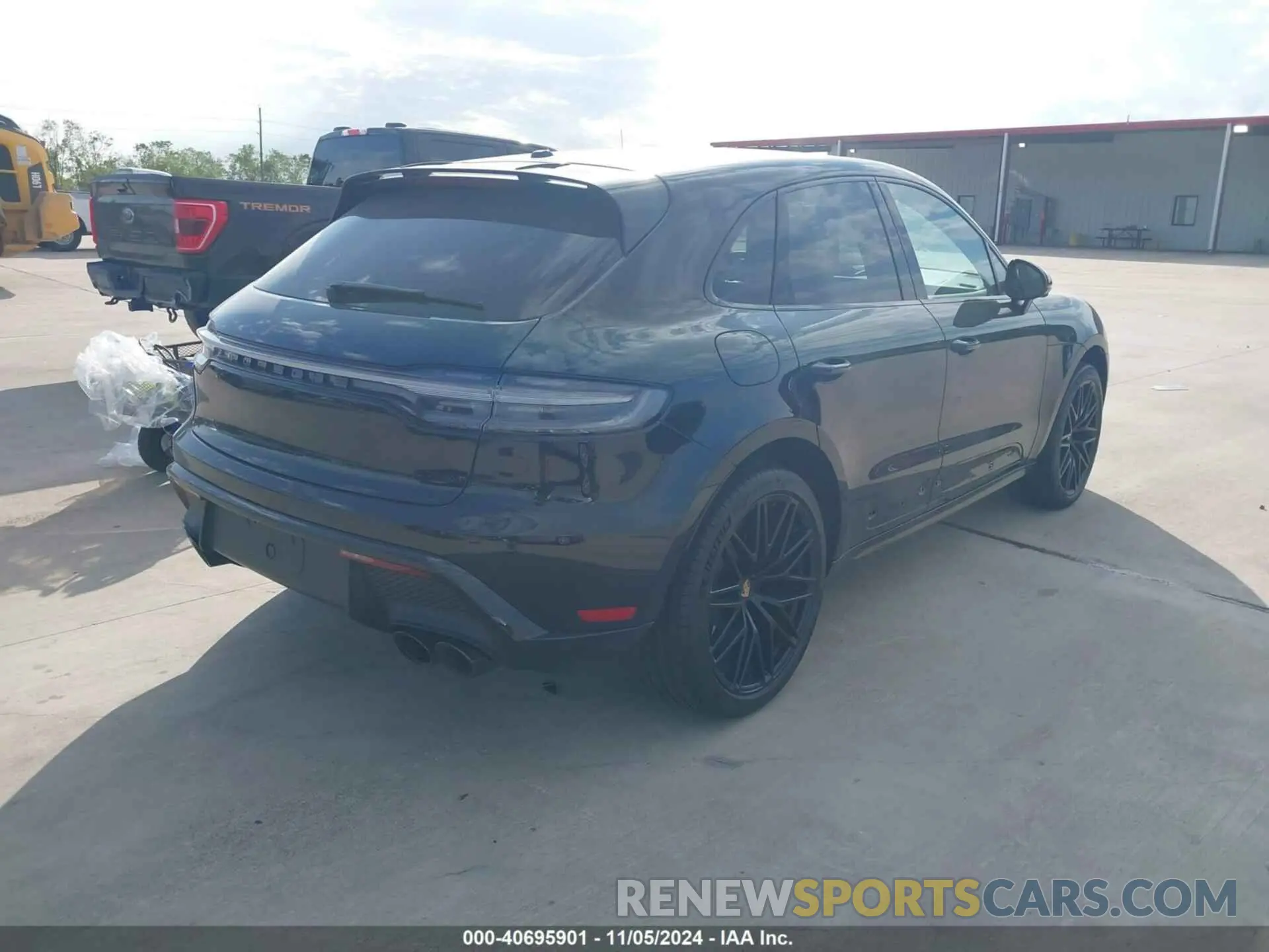 4 Photograph of a damaged car WP1AF2A52NLB32416 PORSCHE MACAN 2022