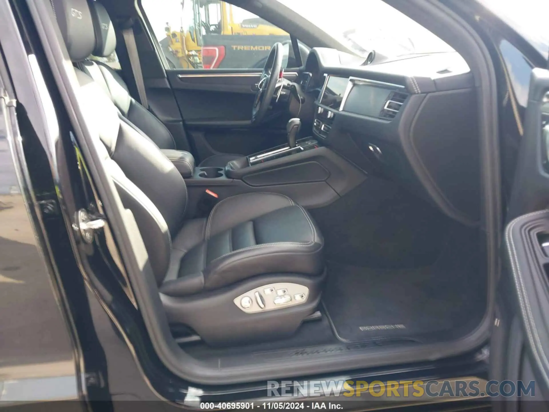 5 Photograph of a damaged car WP1AF2A52NLB32416 PORSCHE MACAN 2022