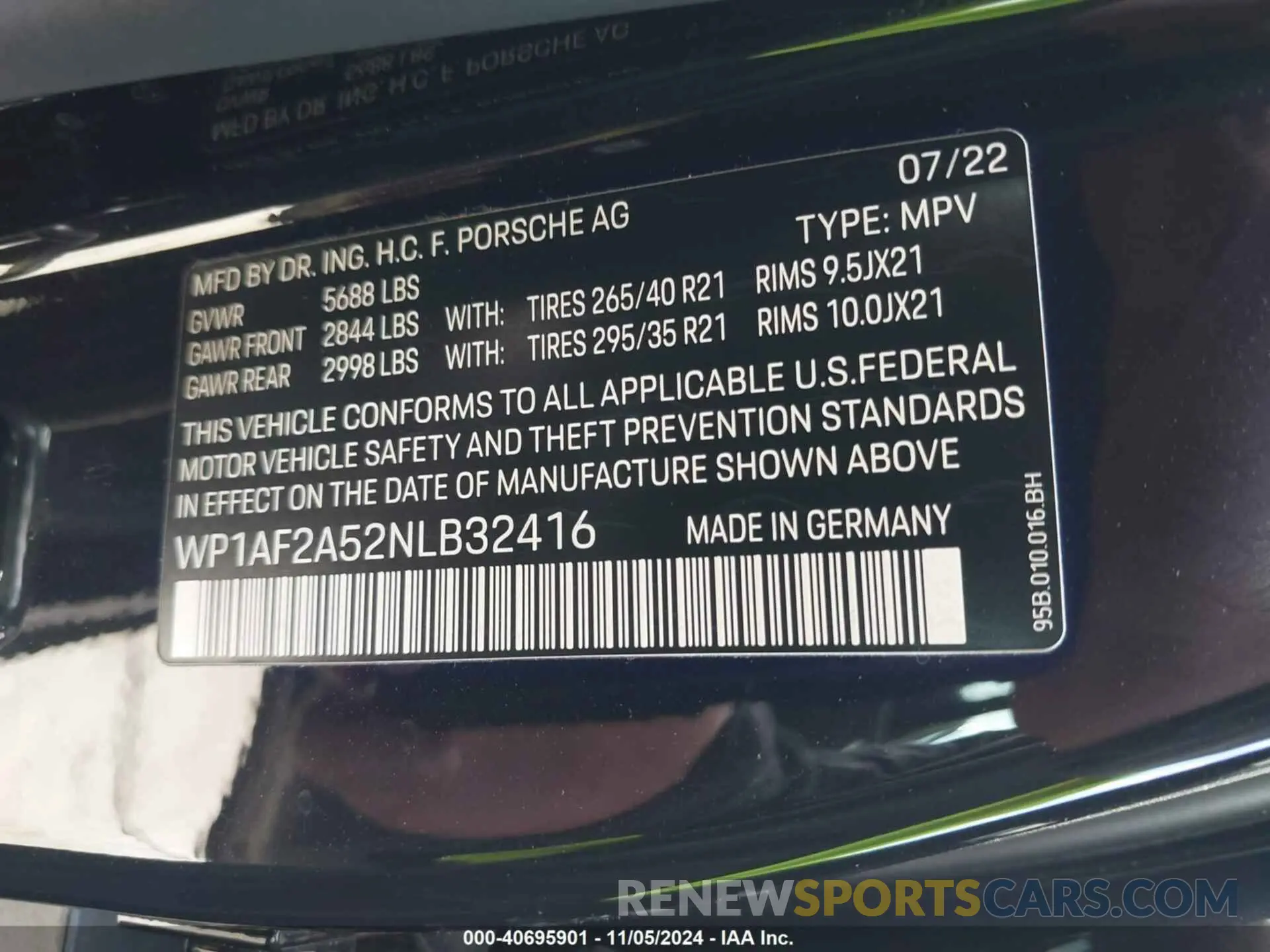 9 Photograph of a damaged car WP1AF2A52NLB32416 PORSCHE MACAN 2022