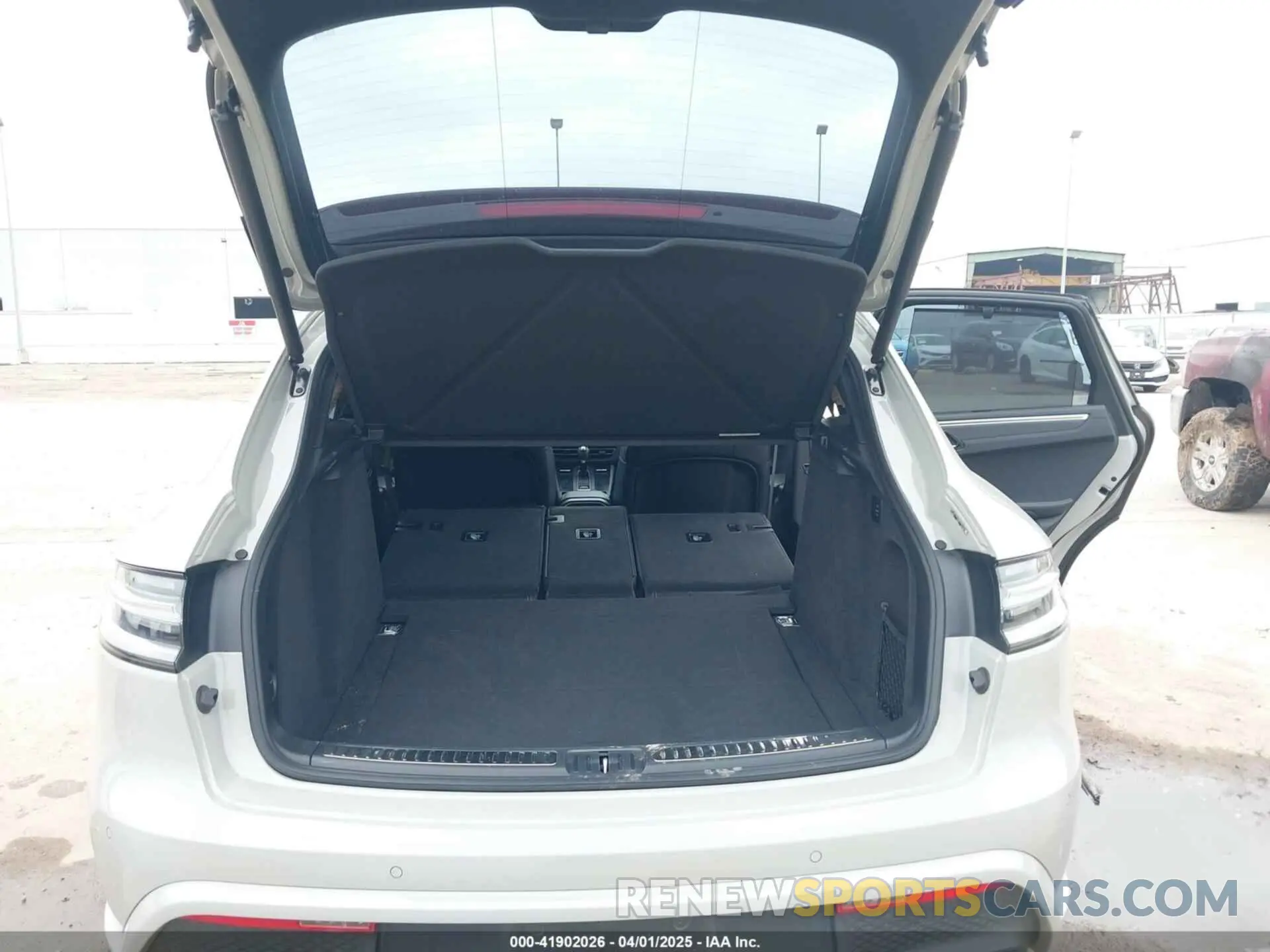 17 Photograph of a damaged car WP1AF2A53NLB31162 PORSCHE MACAN 2022