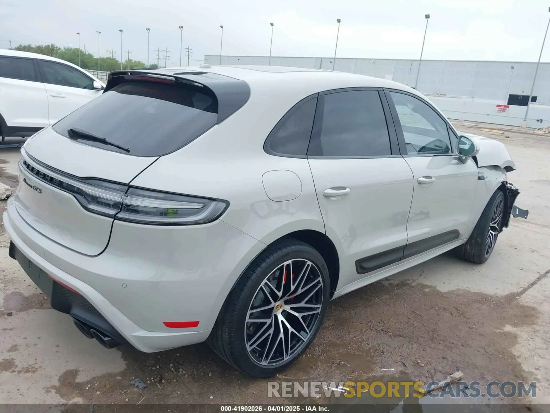 4 Photograph of a damaged car WP1AF2A53NLB31162 PORSCHE MACAN 2022