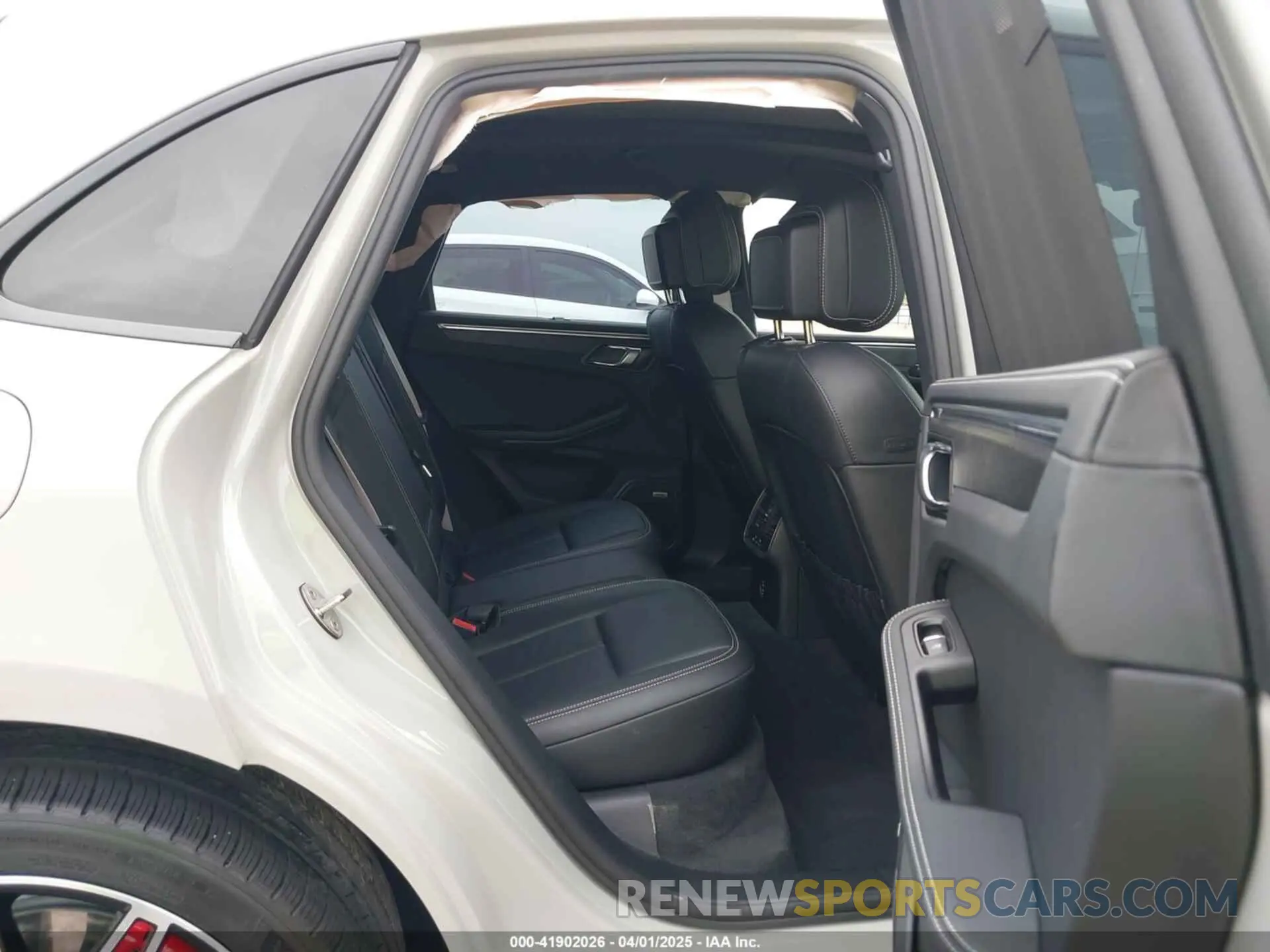 8 Photograph of a damaged car WP1AF2A53NLB31162 PORSCHE MACAN 2022