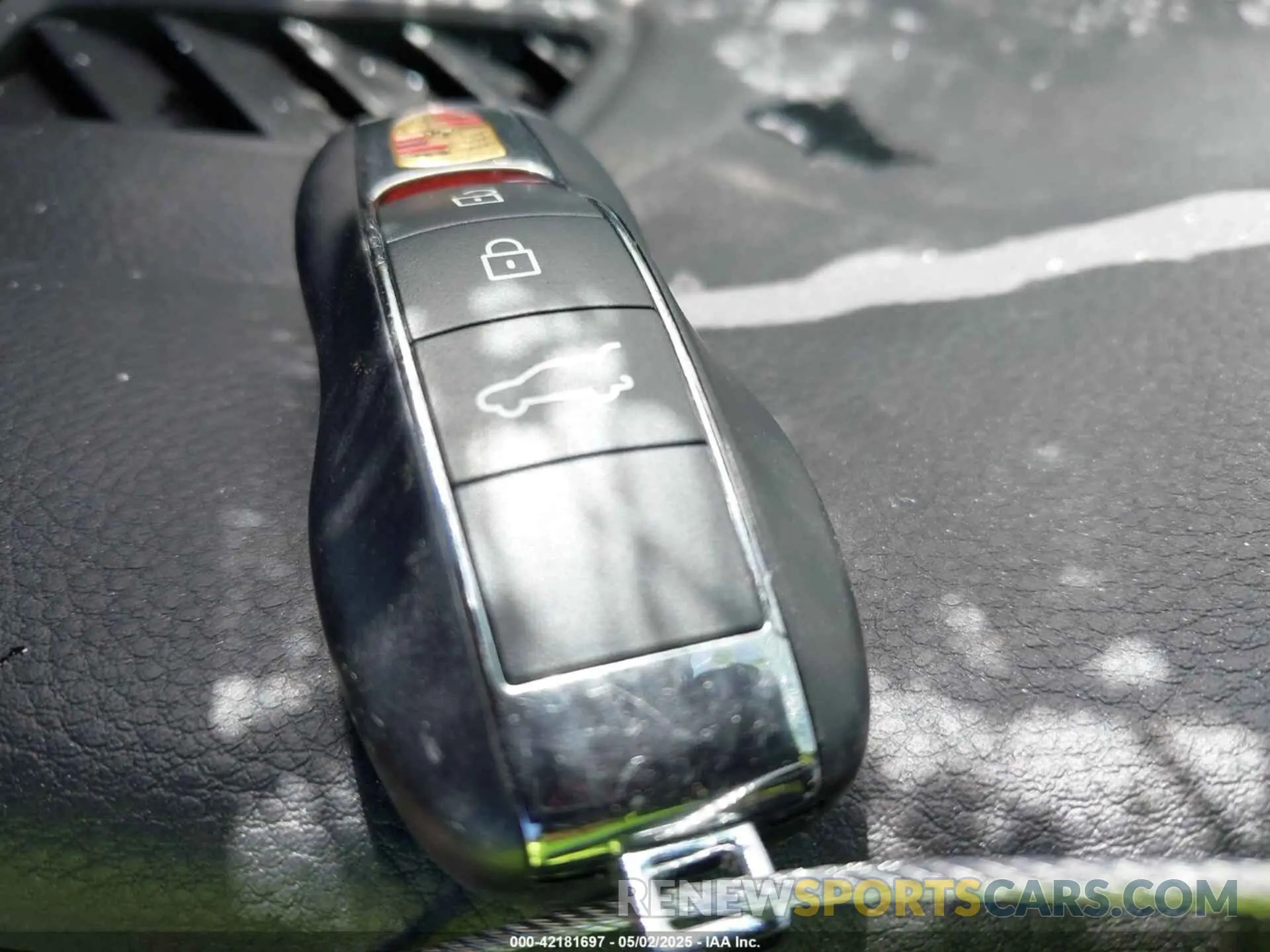 11 Photograph of a damaged car WP1AG2A53NLB21728 PORSCHE MACAN 2022
