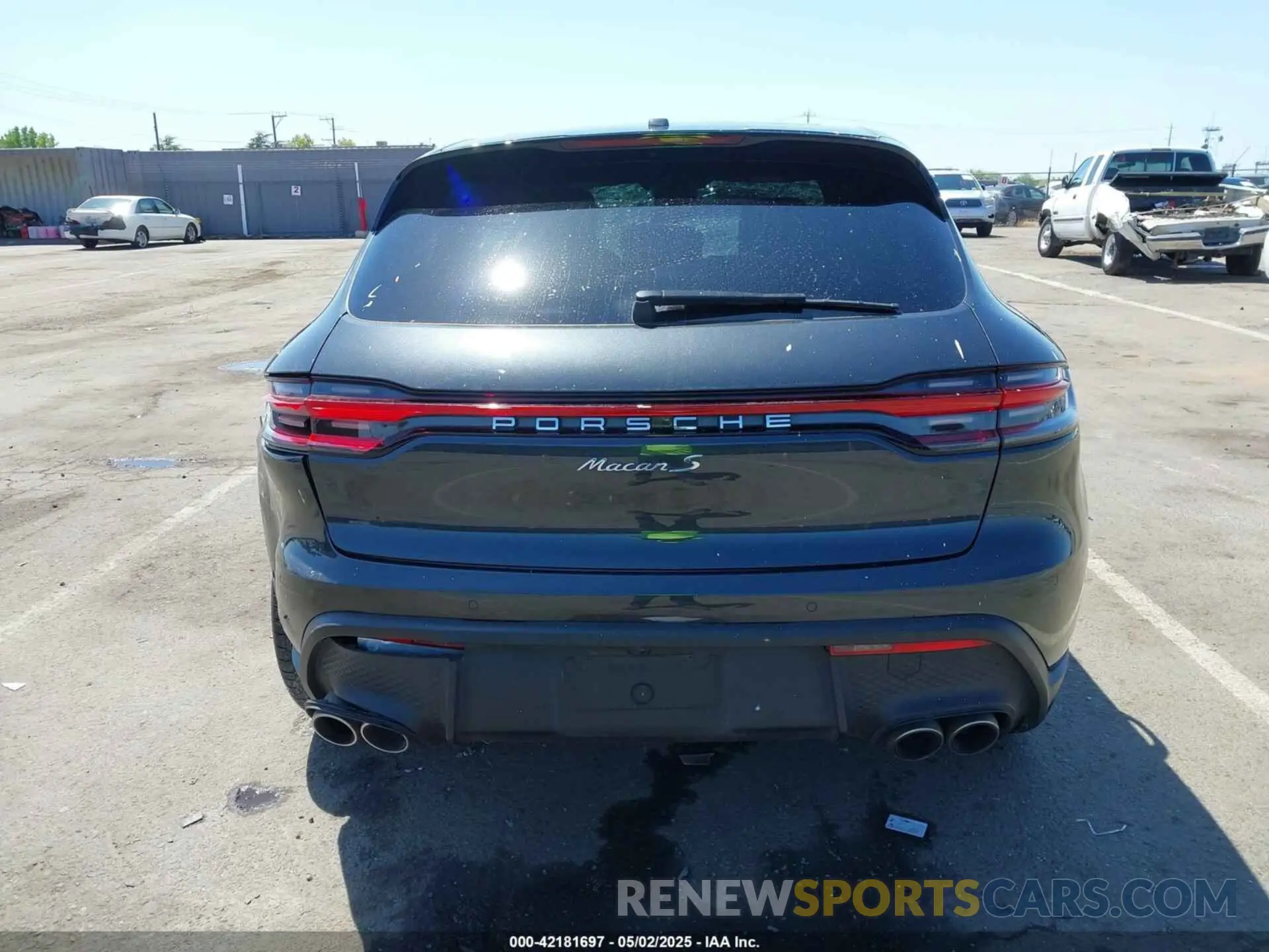 16 Photograph of a damaged car WP1AG2A53NLB21728 PORSCHE MACAN 2022