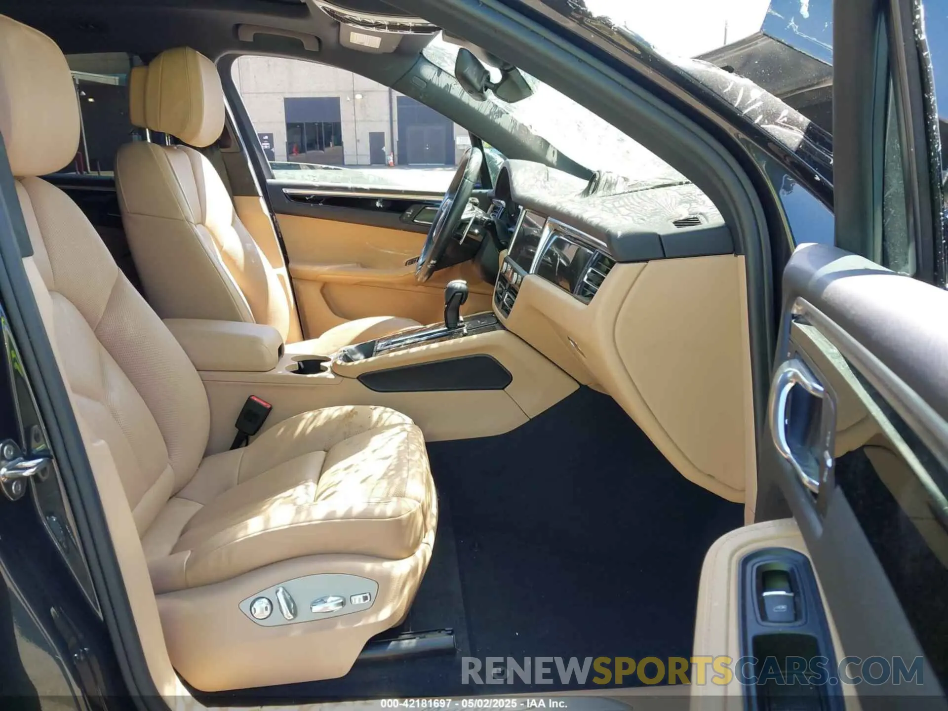 5 Photograph of a damaged car WP1AG2A53NLB21728 PORSCHE MACAN 2022