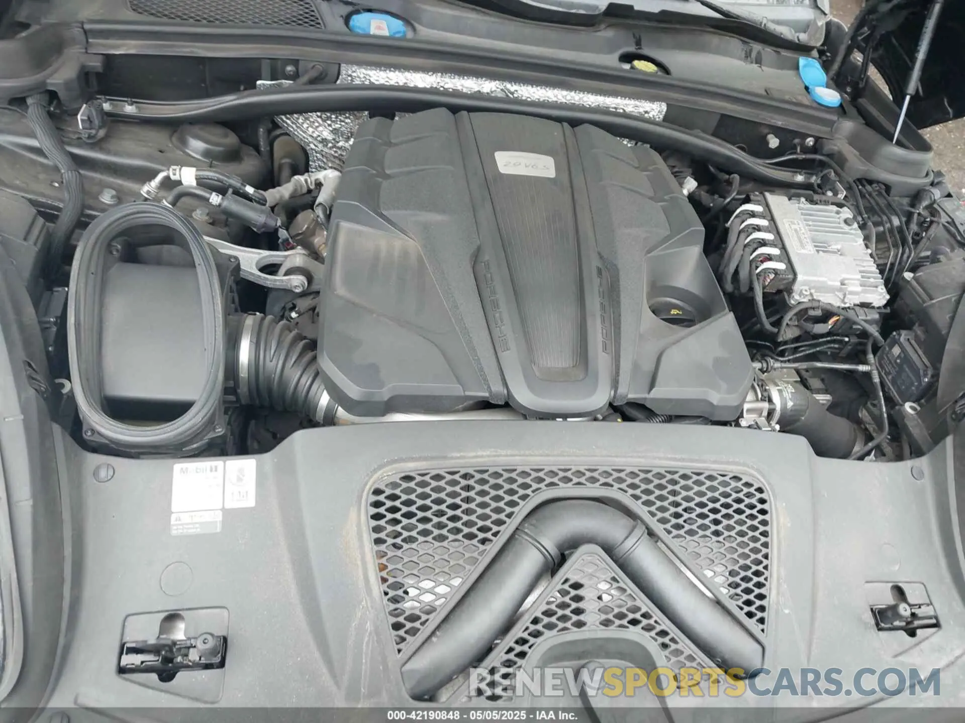 10 Photograph of a damaged car WP1AG2A54NLB23505 PORSCHE MACAN 2022