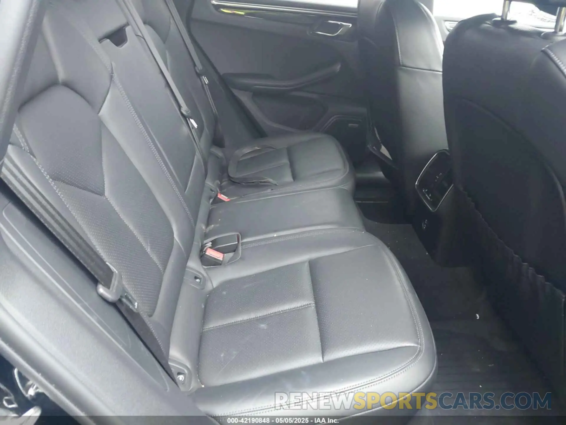 8 Photograph of a damaged car WP1AG2A54NLB23505 PORSCHE MACAN 2022