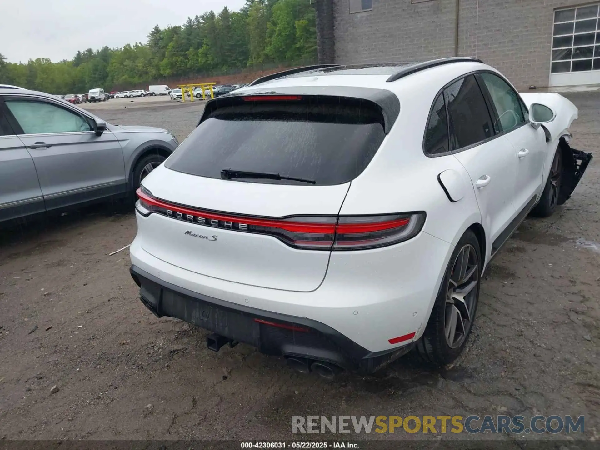 16 Photograph of a damaged car WP1AG2A57NLB20341 PORSCHE MACAN 2022