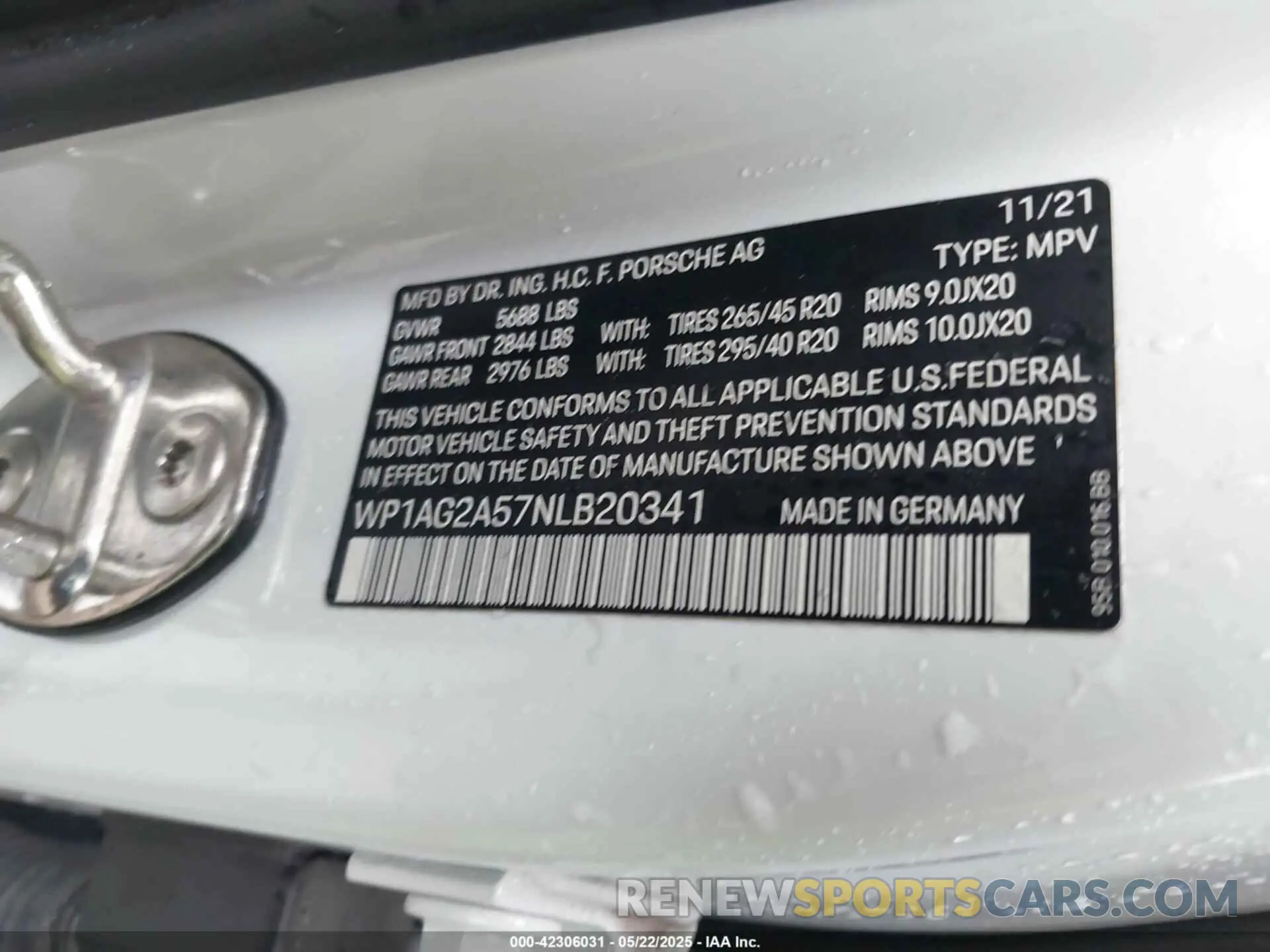 9 Photograph of a damaged car WP1AG2A57NLB20341 PORSCHE MACAN 2022