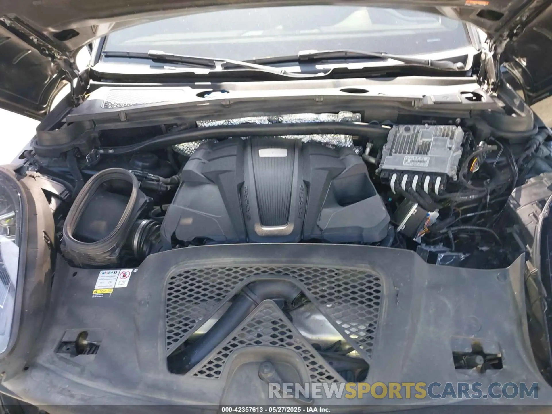 10 Photograph of a damaged car WP1AG2A59NLB24147 PORSCHE MACAN 2022