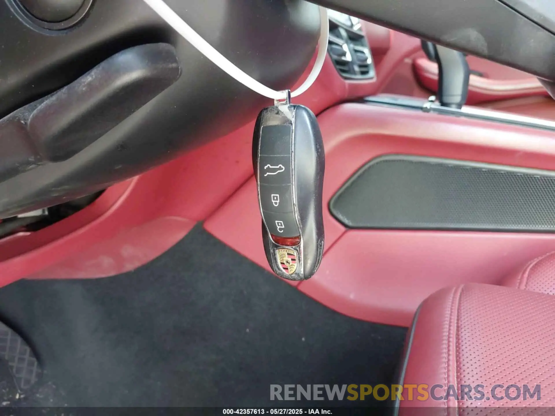 11 Photograph of a damaged car WP1AG2A59NLB24147 PORSCHE MACAN 2022