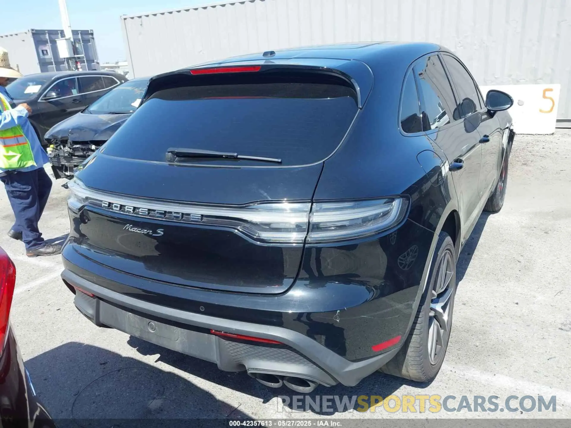 16 Photograph of a damaged car WP1AG2A59NLB24147 PORSCHE MACAN 2022