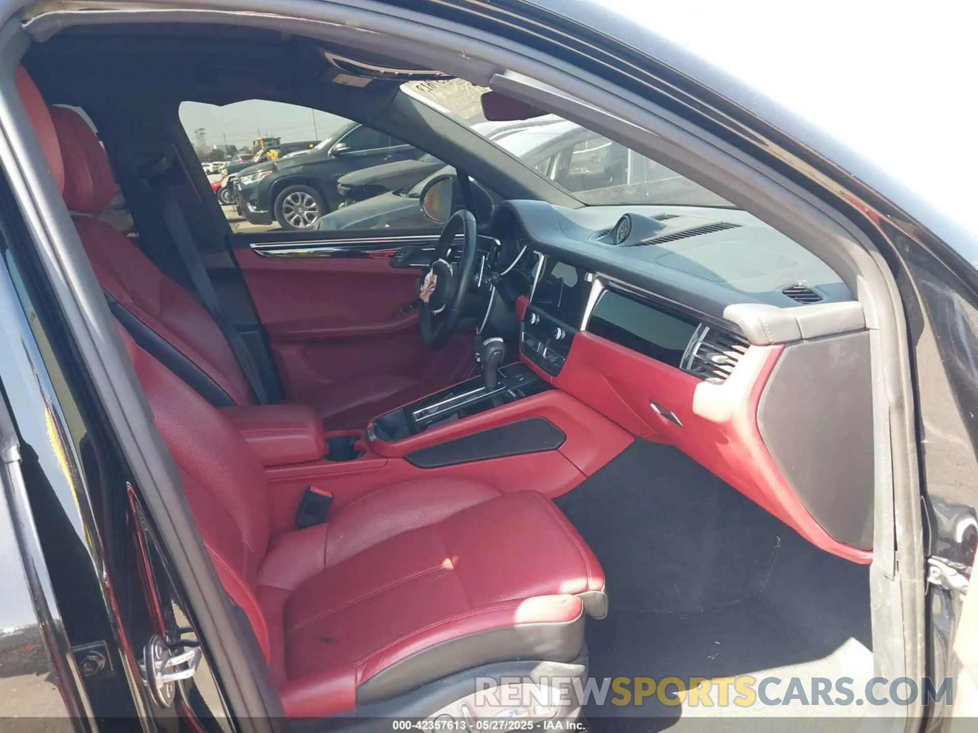 5 Photograph of a damaged car WP1AG2A59NLB24147 PORSCHE MACAN 2022