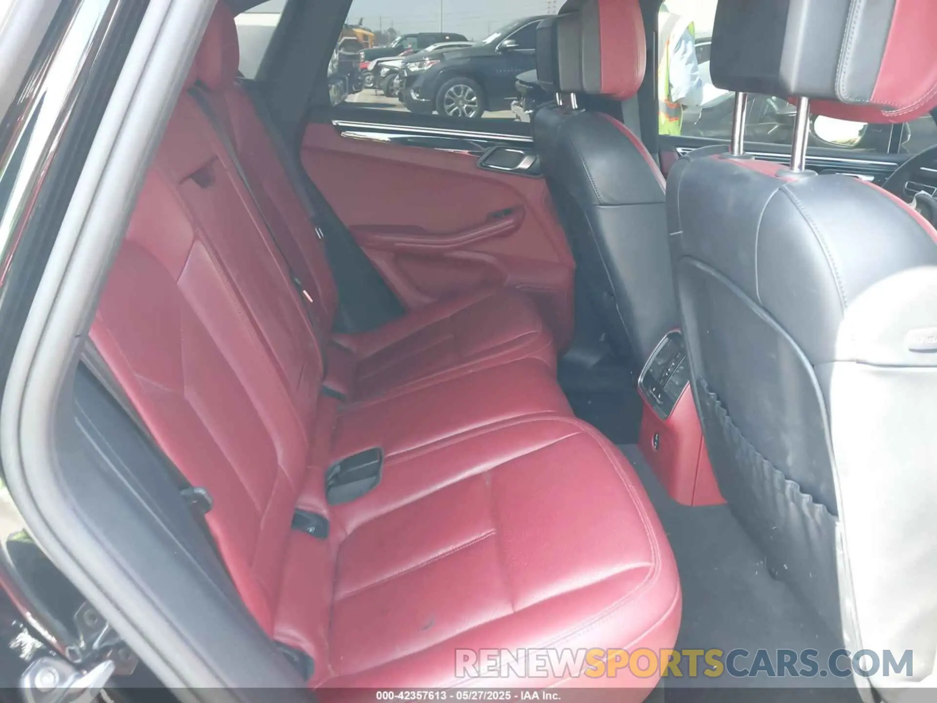 8 Photograph of a damaged car WP1AG2A59NLB24147 PORSCHE MACAN 2022