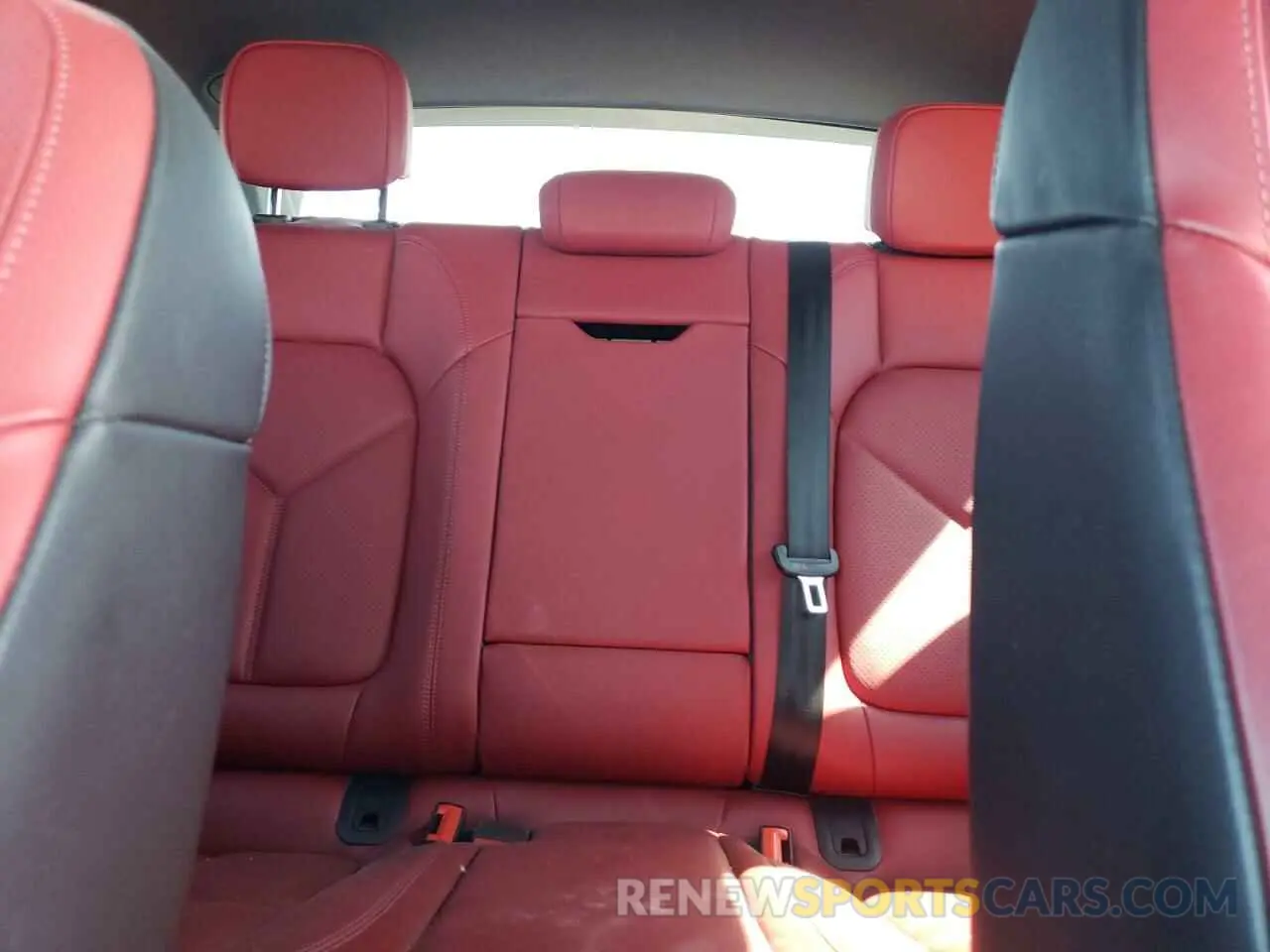 10 Photograph of a damaged car WP1AG2A5XNLB22410 PORSCHE MACAN 2022