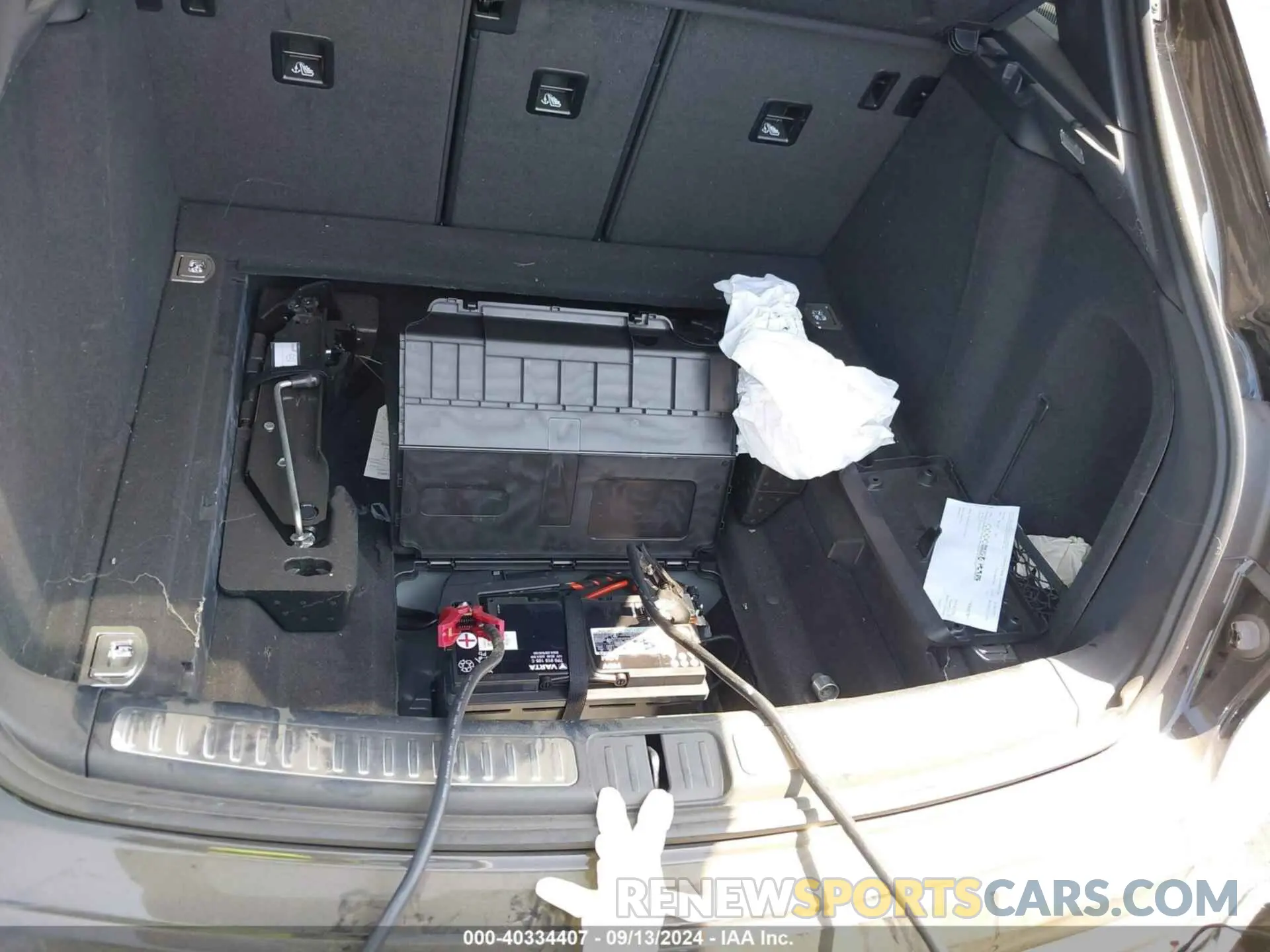 18 Photograph of a damaged car WP1AA2A54PLB14209 PORSCHE MACAN 2023