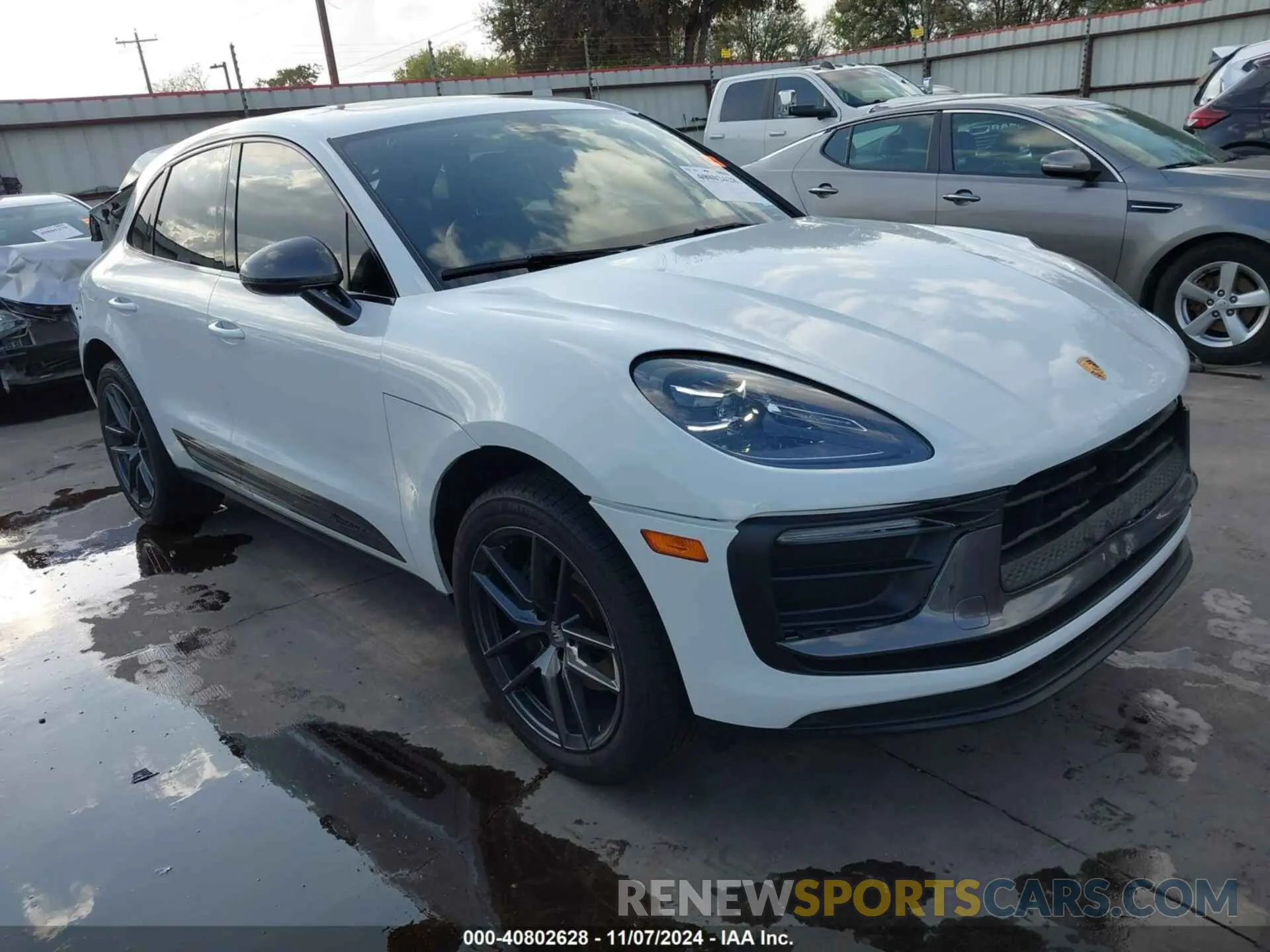 1 Photograph of a damaged car WP1AA2A55PLB20505 PORSCHE MACAN 2023