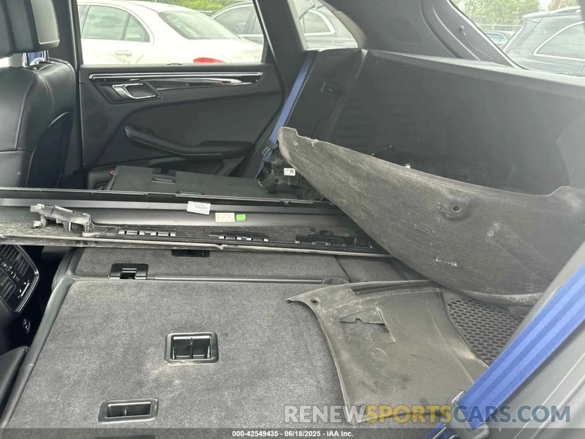 8 Photograph of a damaged car WP1AA2A56PLB15488 PORSCHE MACAN 2023