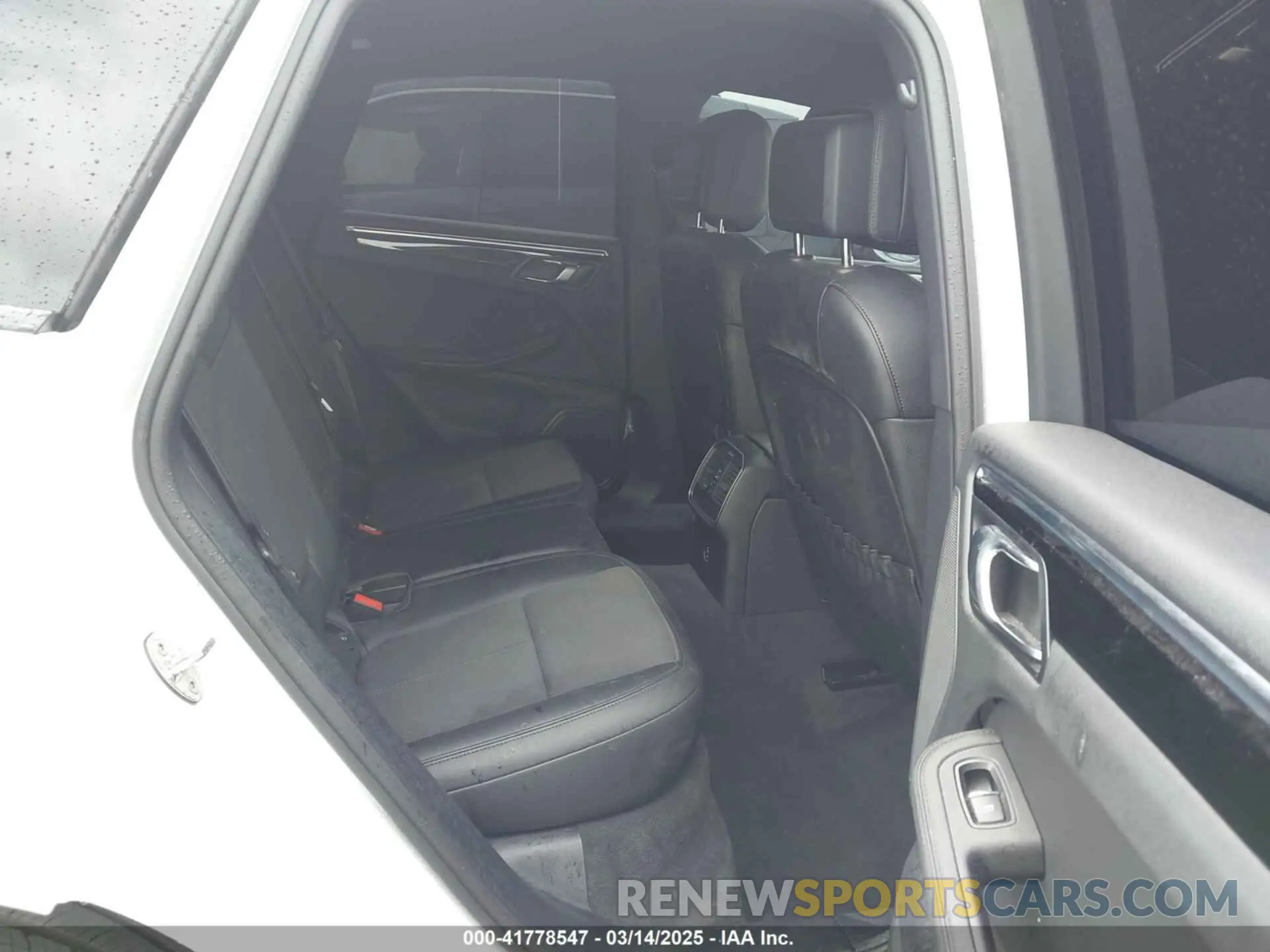 8 Photograph of a damaged car WP1AA2A56PLB17385 PORSCHE MACAN 2023
