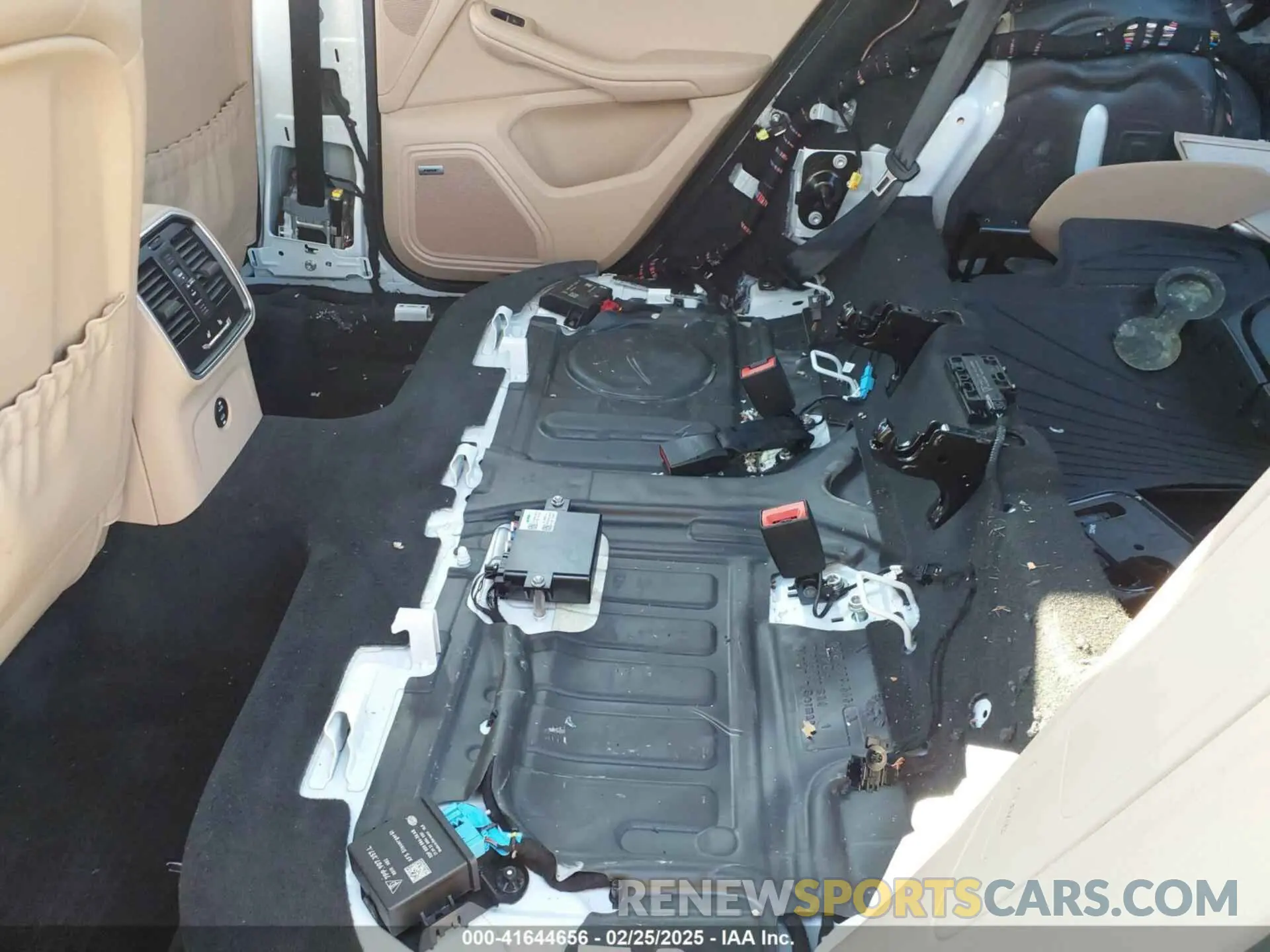 6 Photograph of a damaged car WP1AA2A58PLB05187 PORSCHE MACAN 2023