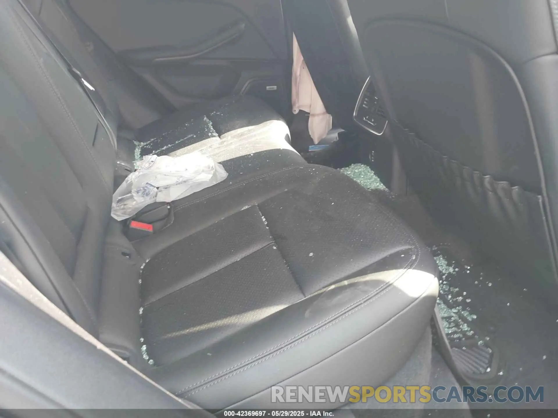 8 Photograph of a damaged car WP1AA2A58PLB21020 PORSCHE MACAN 2023