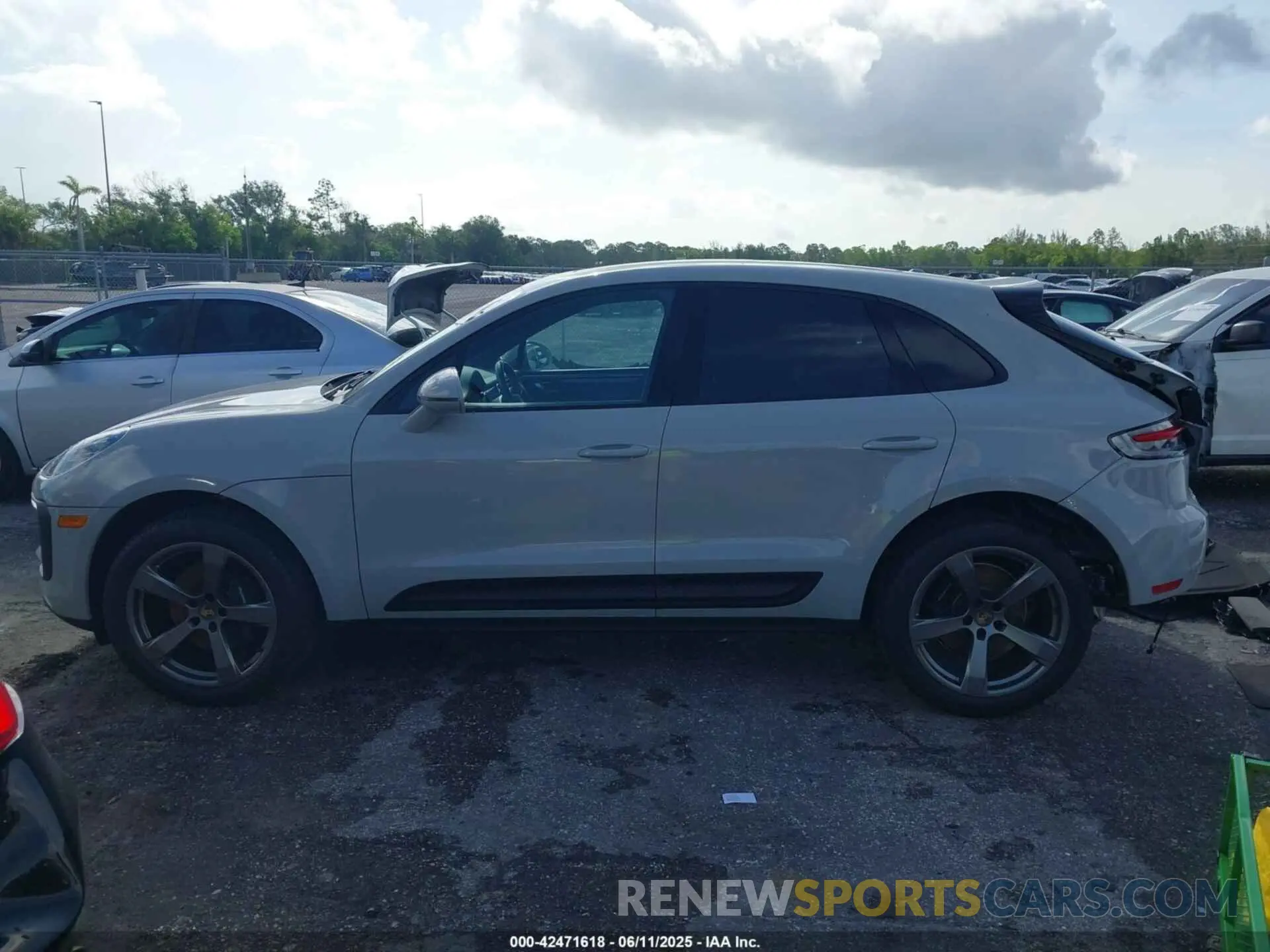 15 Photograph of a damaged car WP1AA2A51RLB04370 PORSCHE MACAN 2024